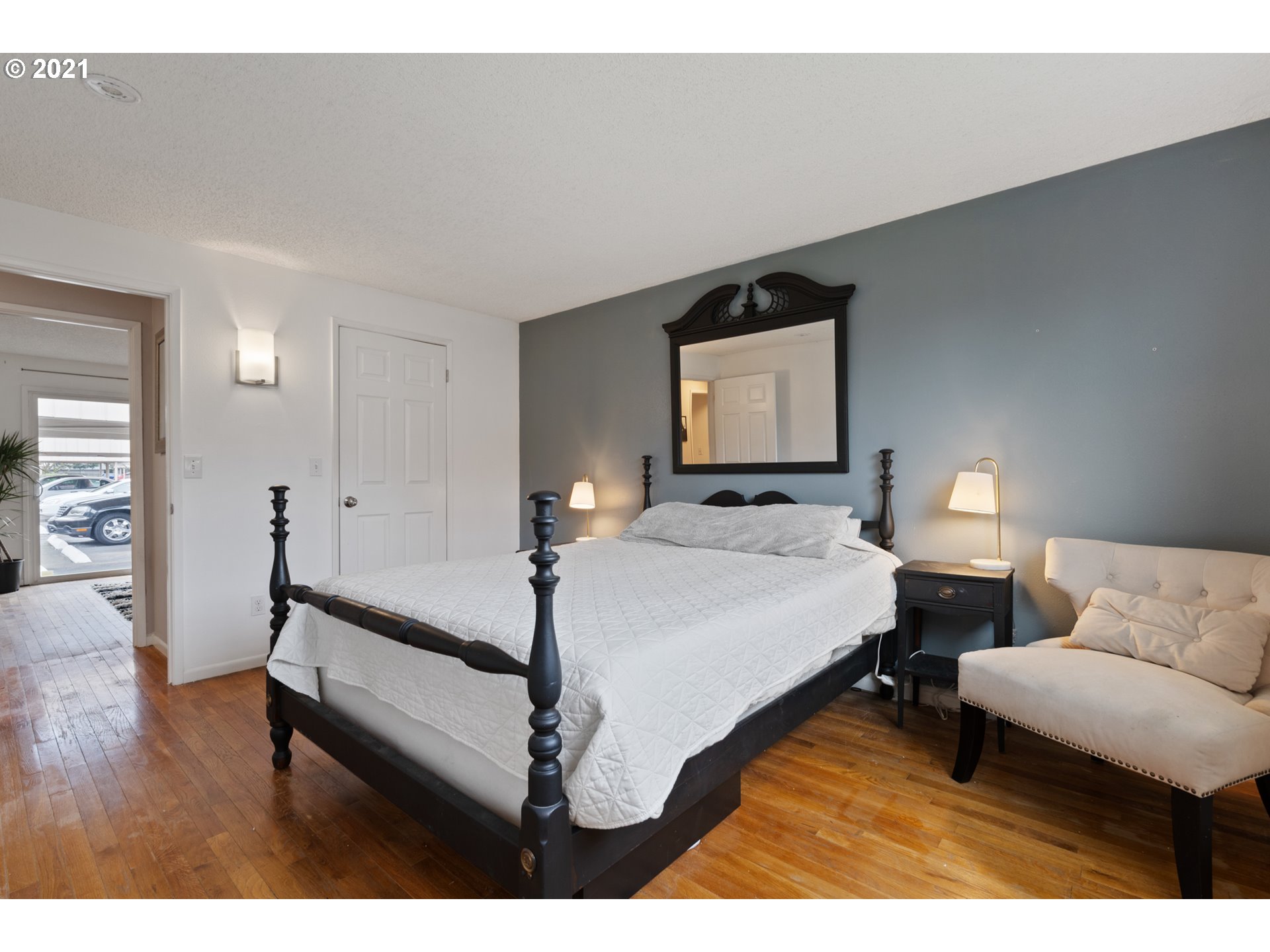 Photo #2: 21567198 Listing 