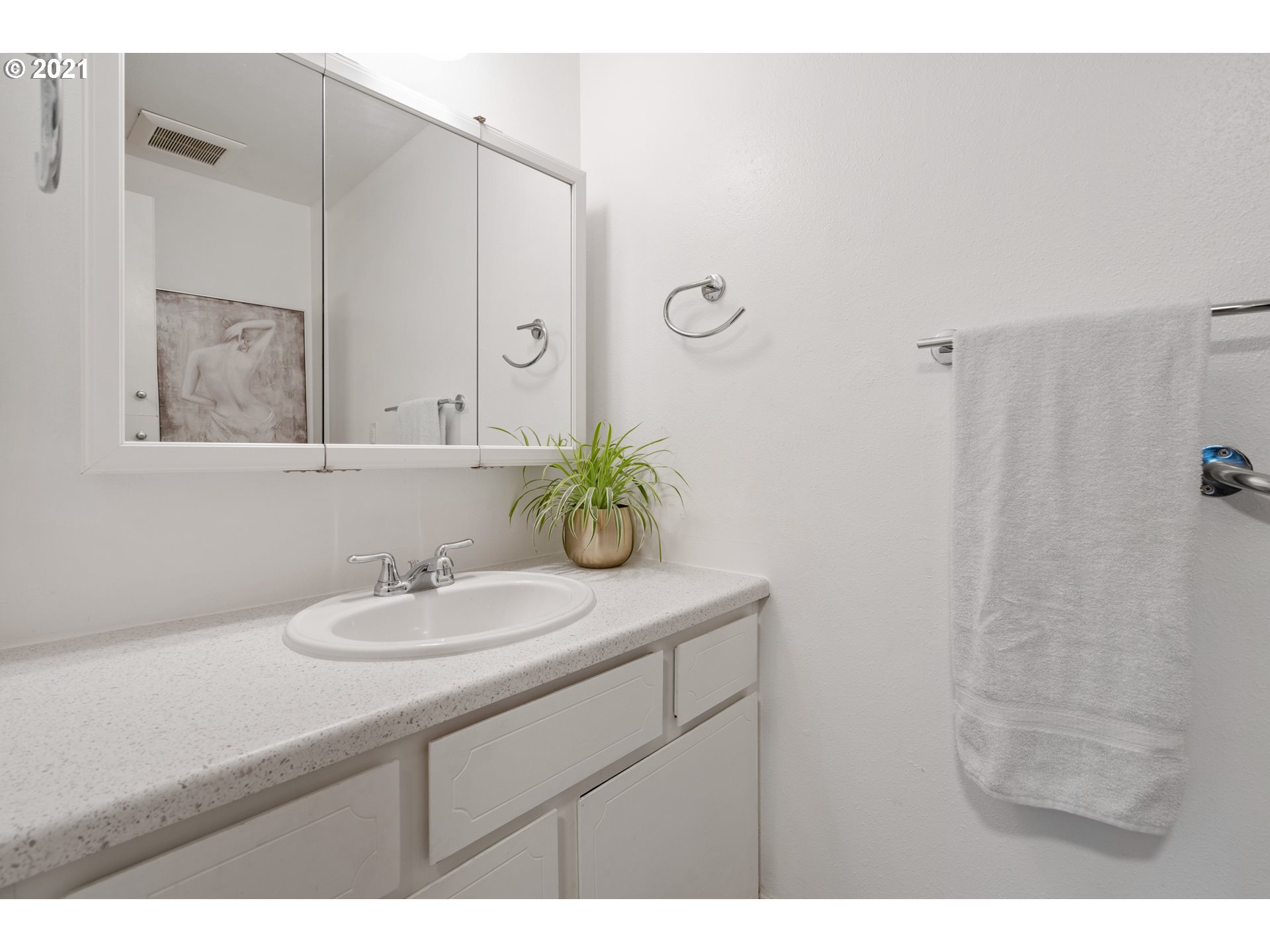 Photo #6: 21567198 Listing 