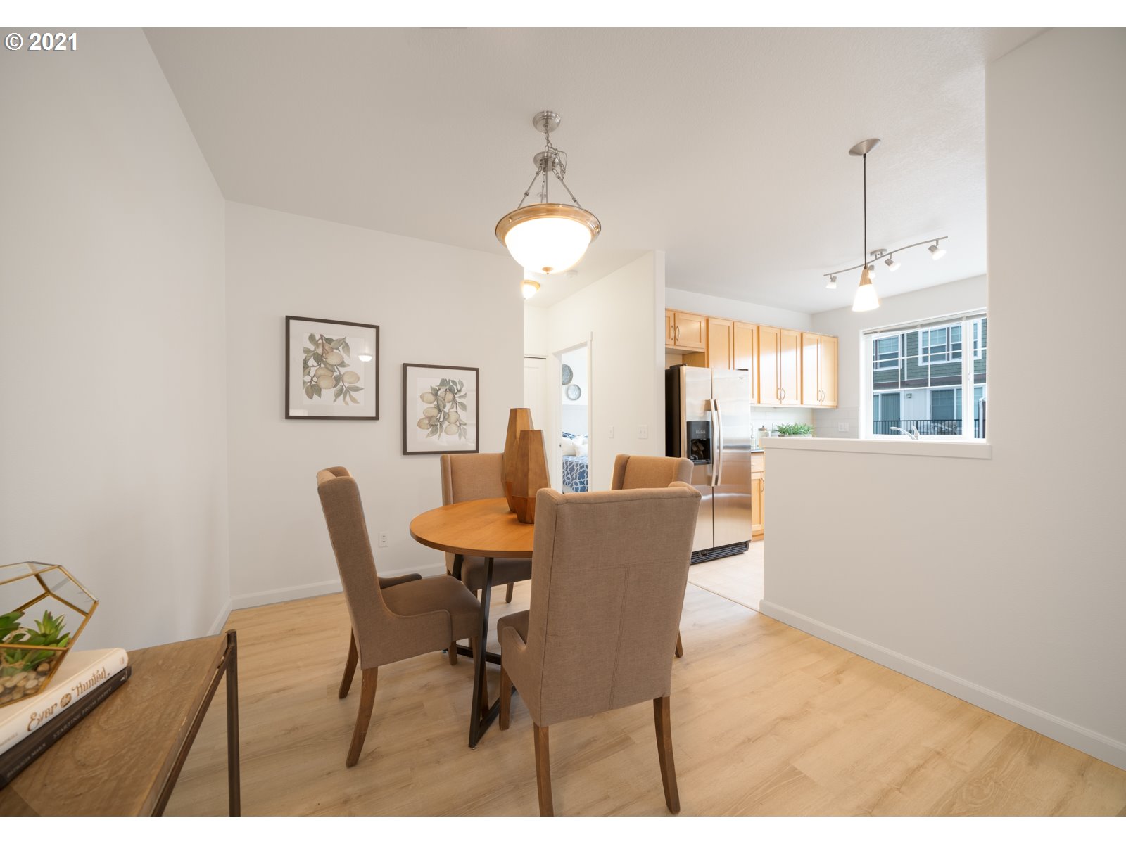 Photo #2: 21573723 Listing 