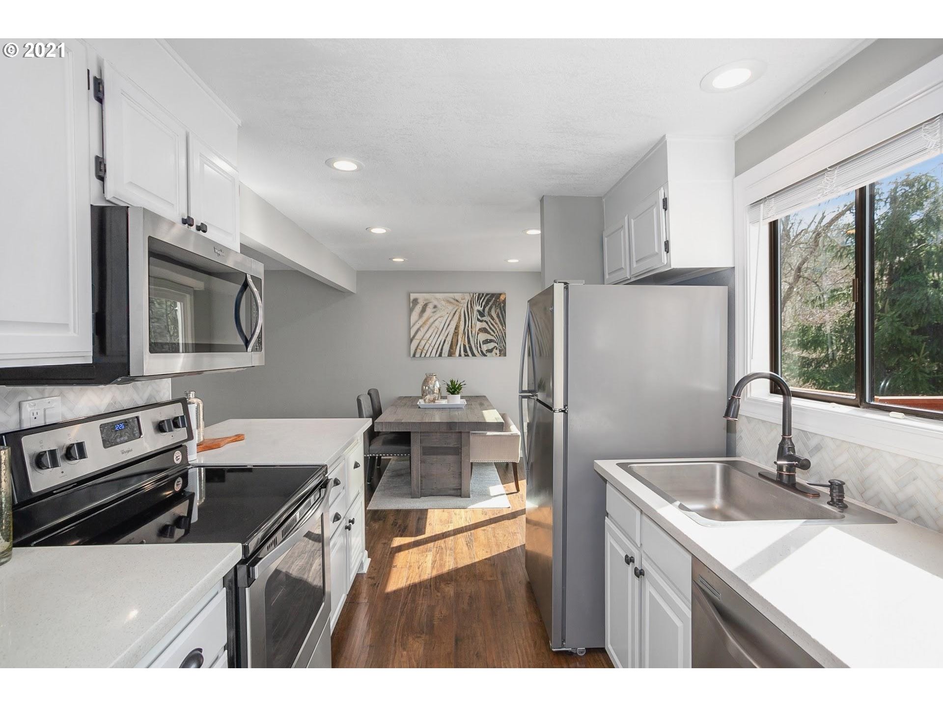 Photo #3: 21574989 Listing 