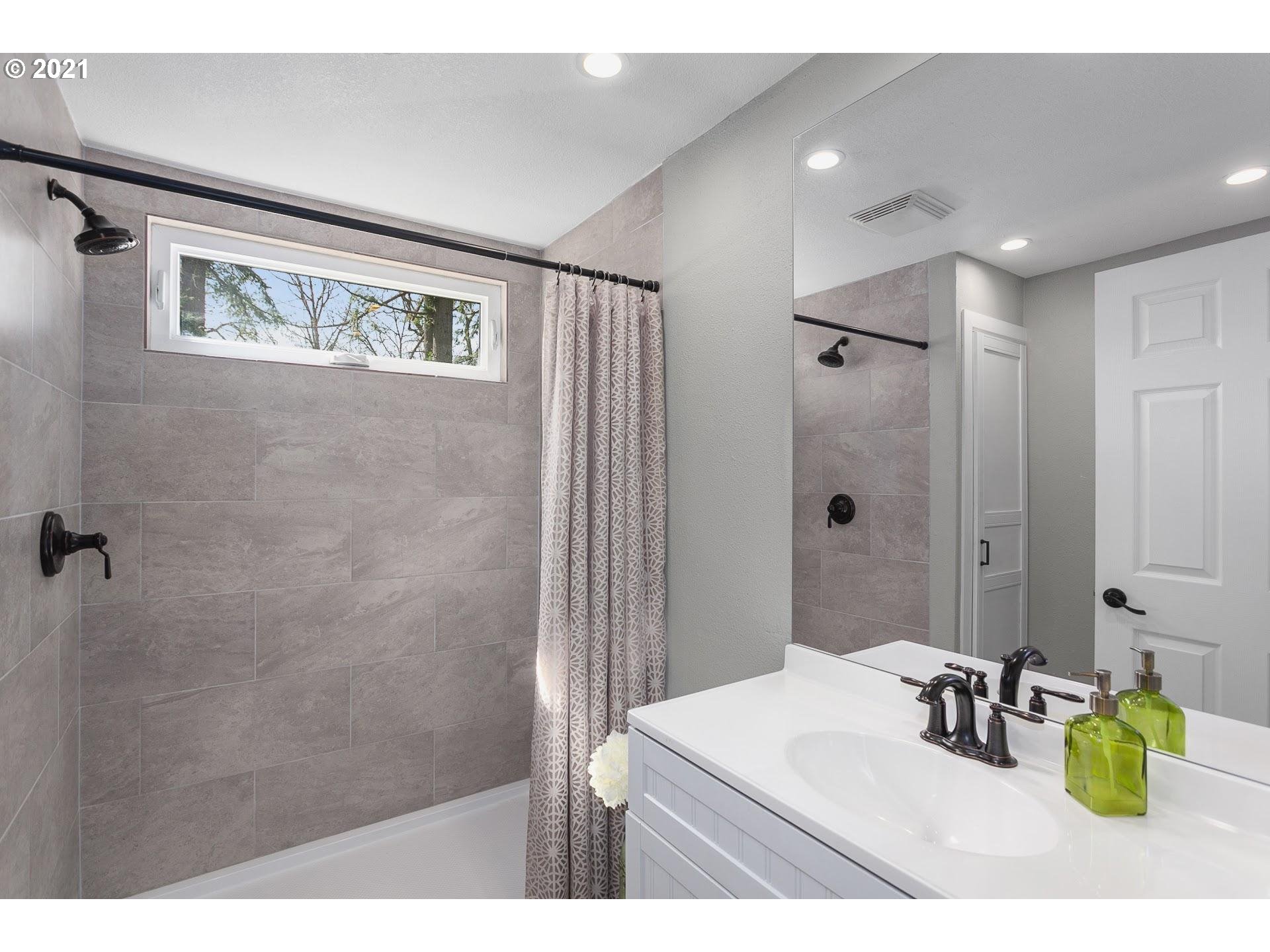 Photo #5: 21574989 Listing 