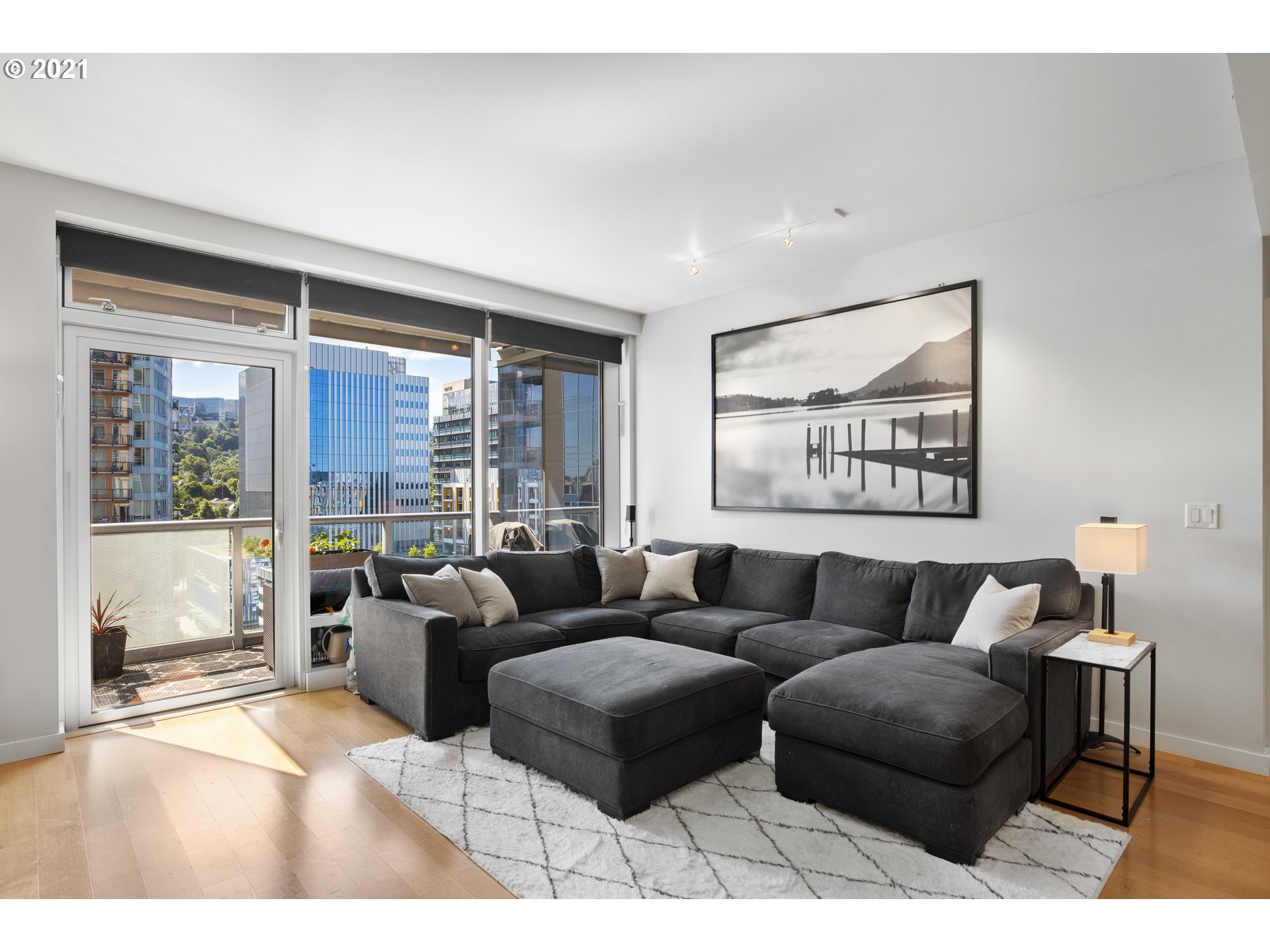 Photo #5: 21576604 Listing 