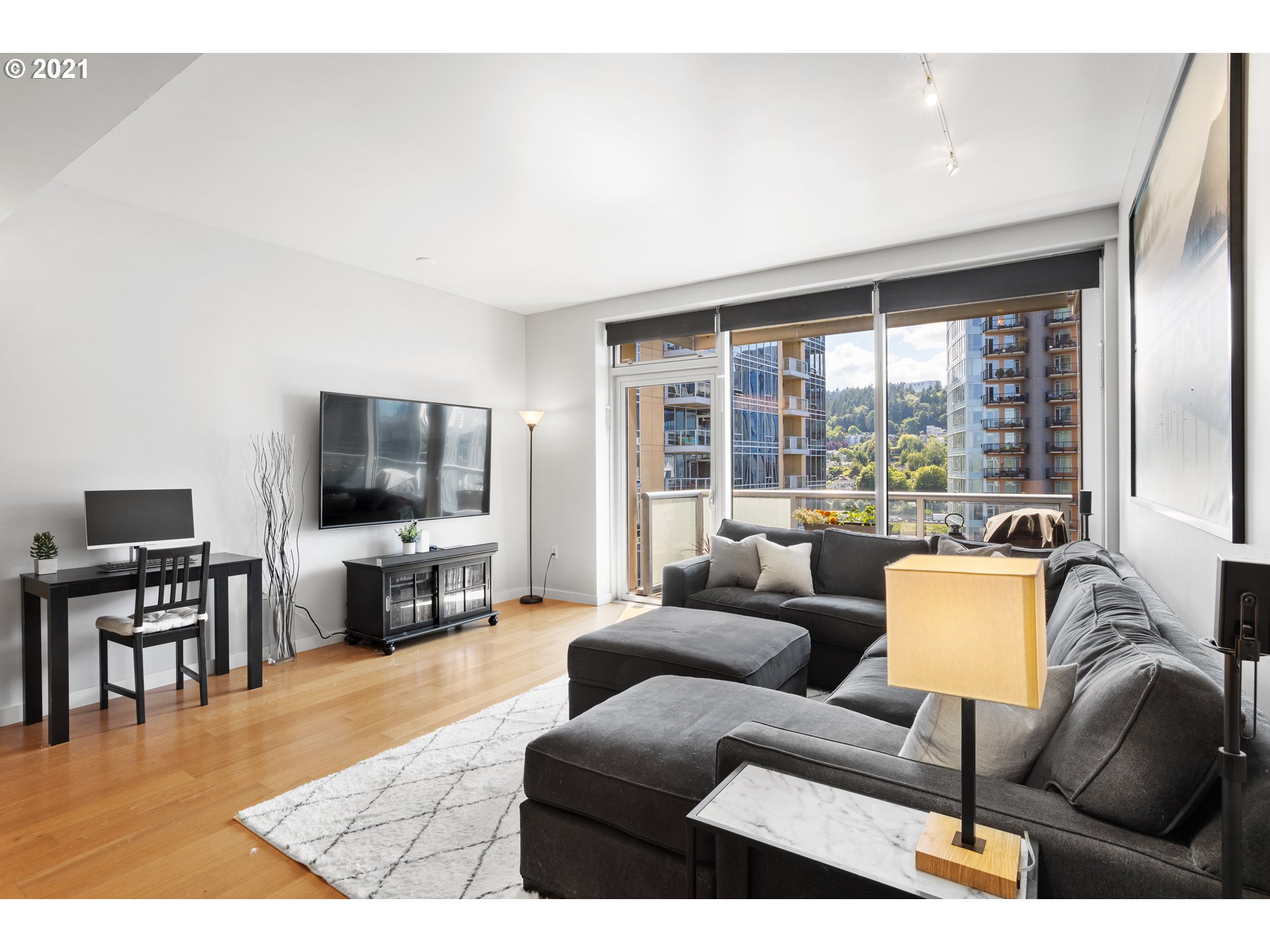 Photo #4: 21576604 Listing 