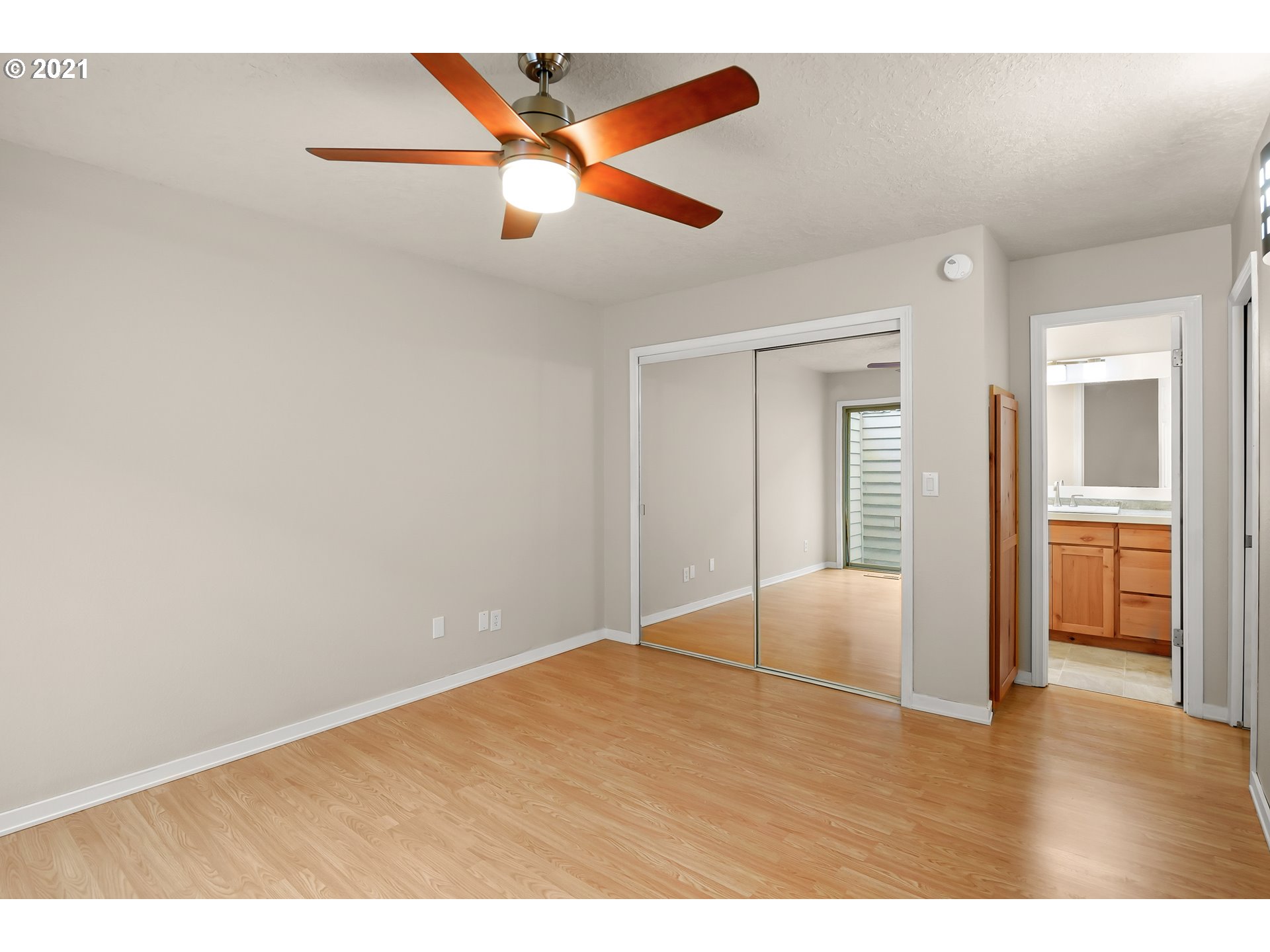 Photo #4: 21577241 Listing 