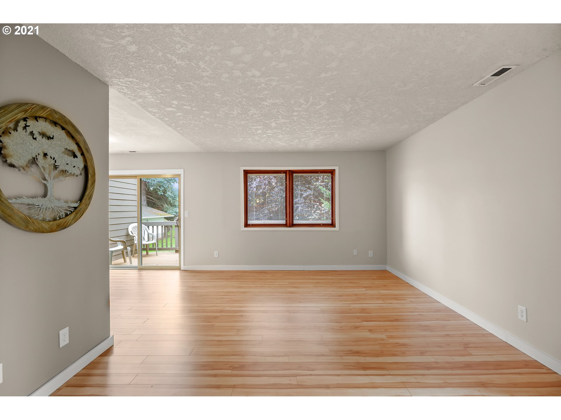 Photo #5: 21577241 Listing 