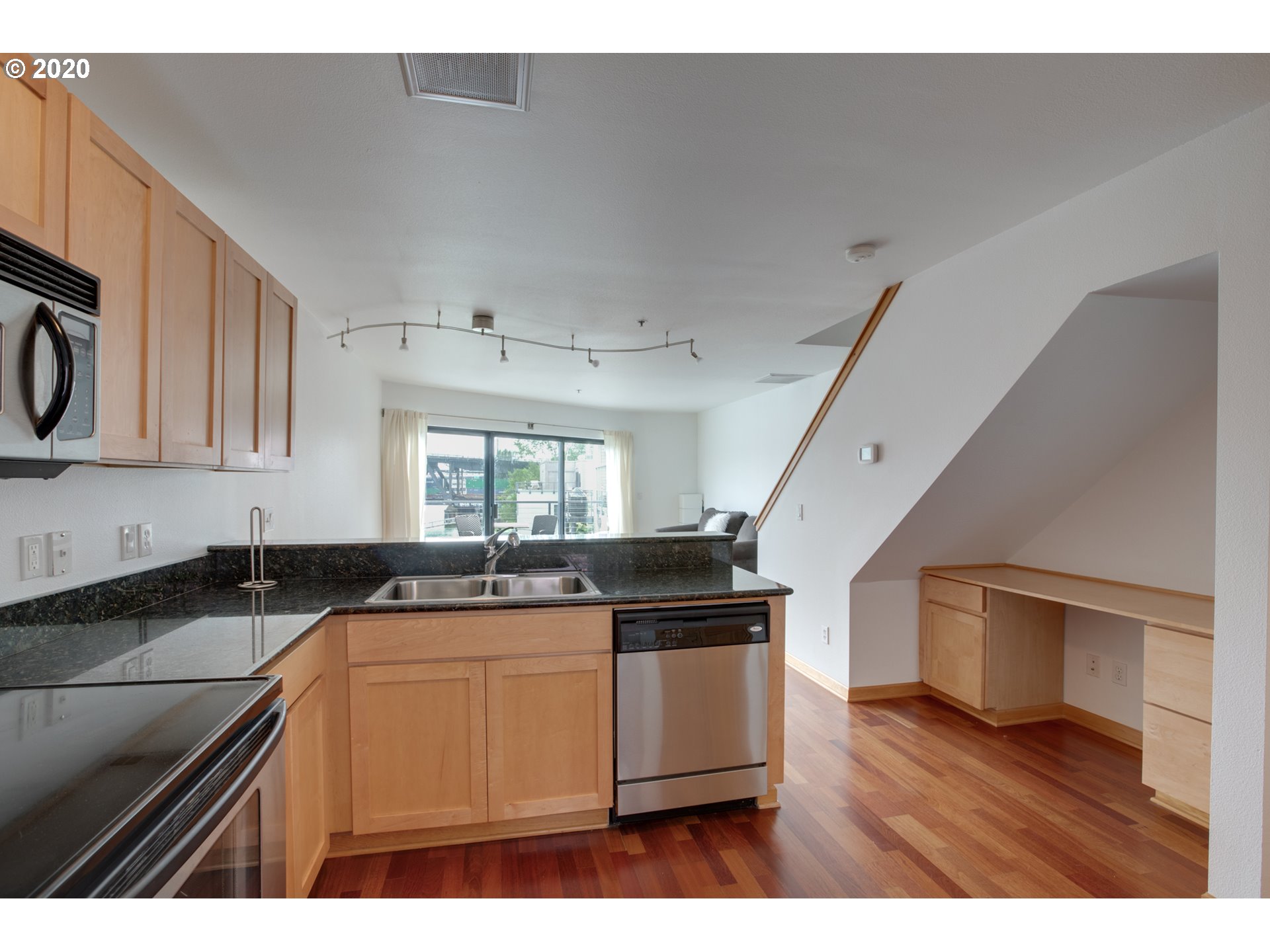 Photo #5: 21578803 Listing 