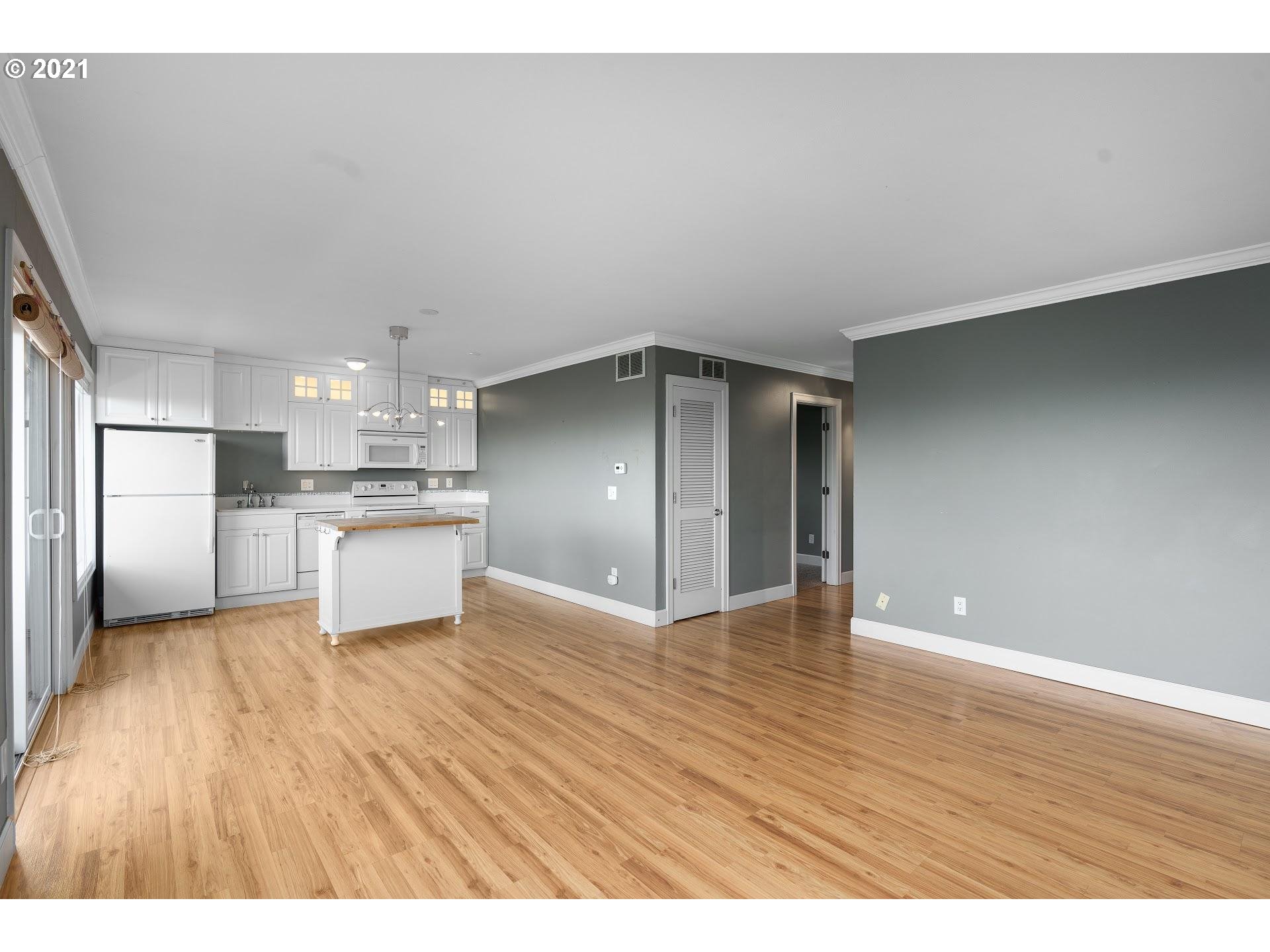 Photo #5: 21580887 Listing 