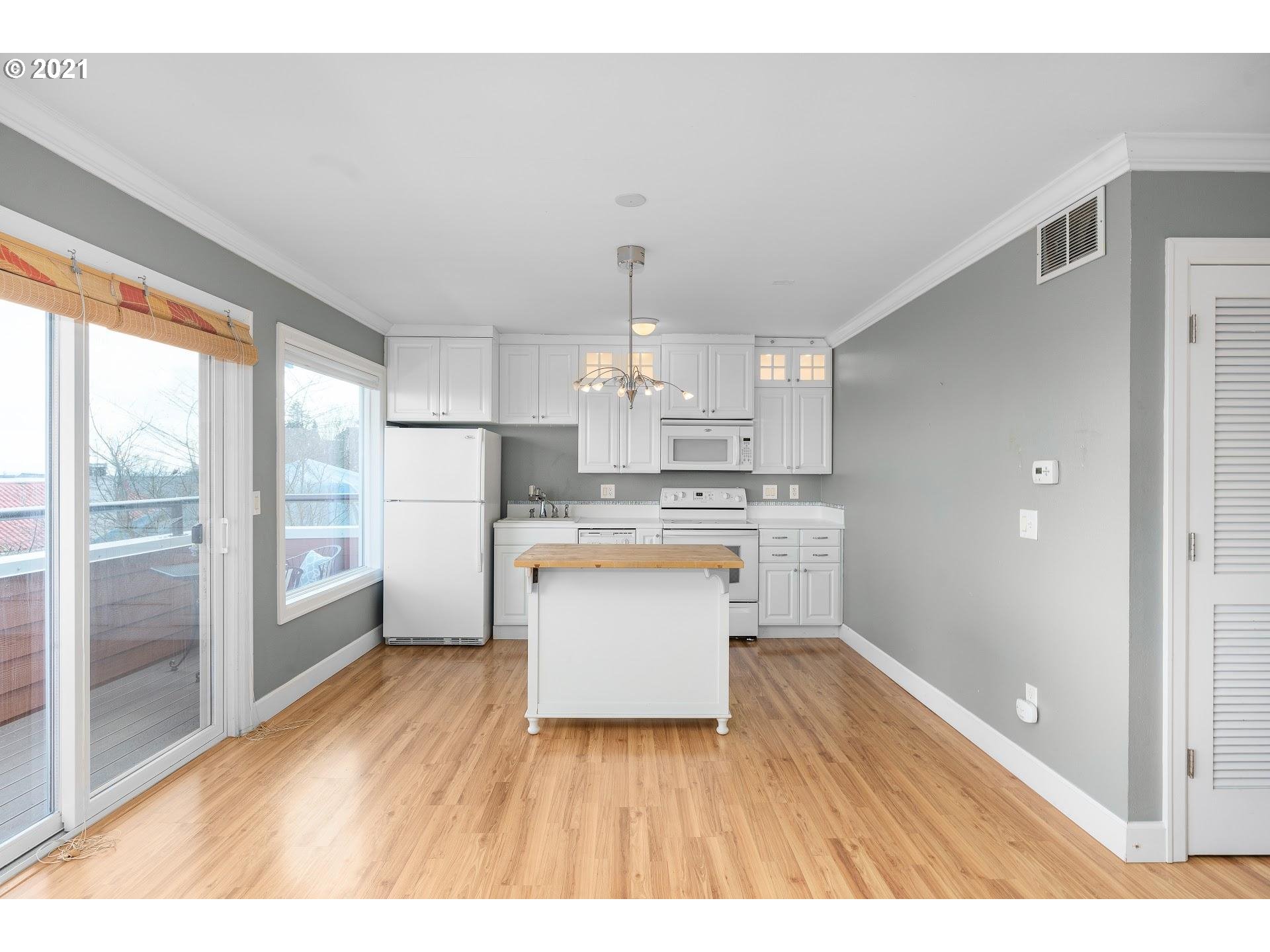 Photo #6: 21580887 Listing 