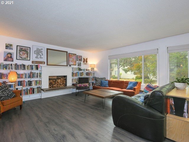 Photo #4: 21582646 Listing 