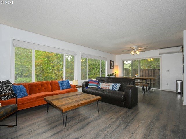 Photo #5: 21582646 Listing 