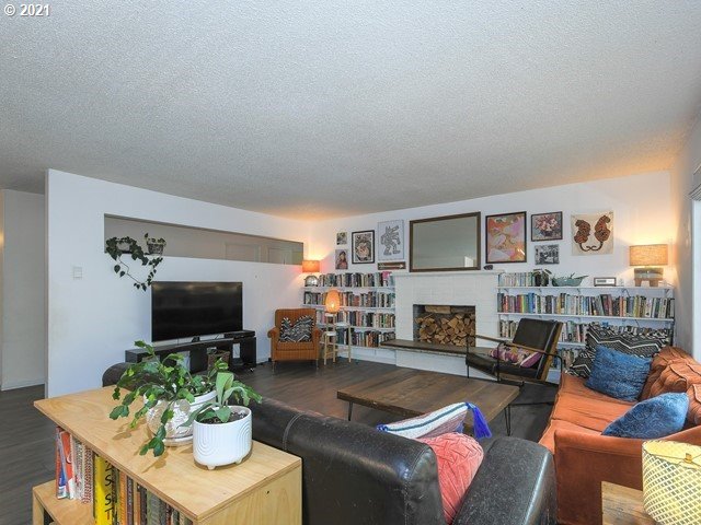 Photo #6: 21582646 Listing 