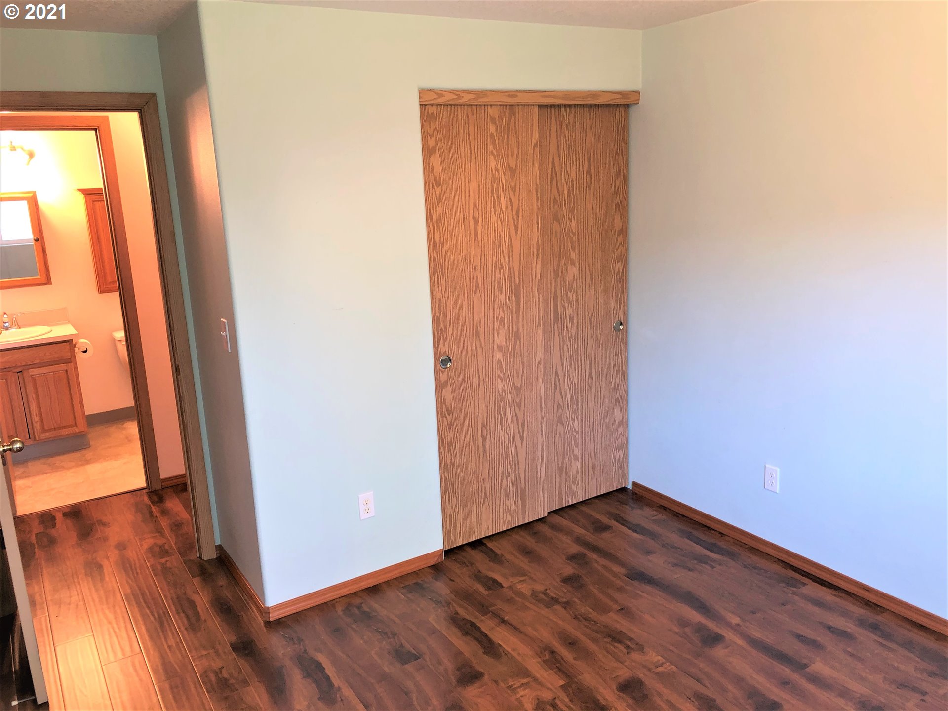 Photo #5: 21585376 Listing 