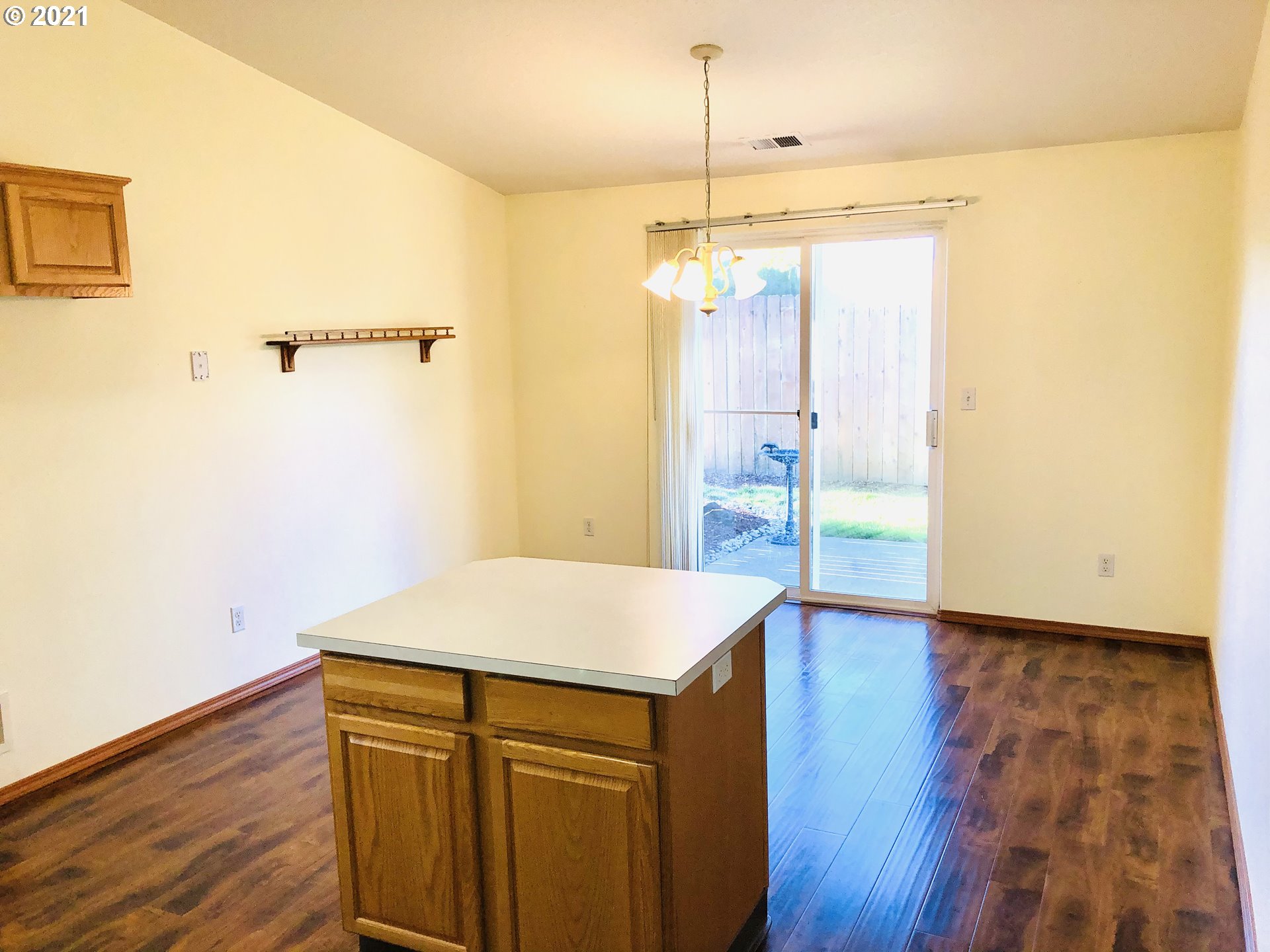 Photo #3: 21585376 Listing 