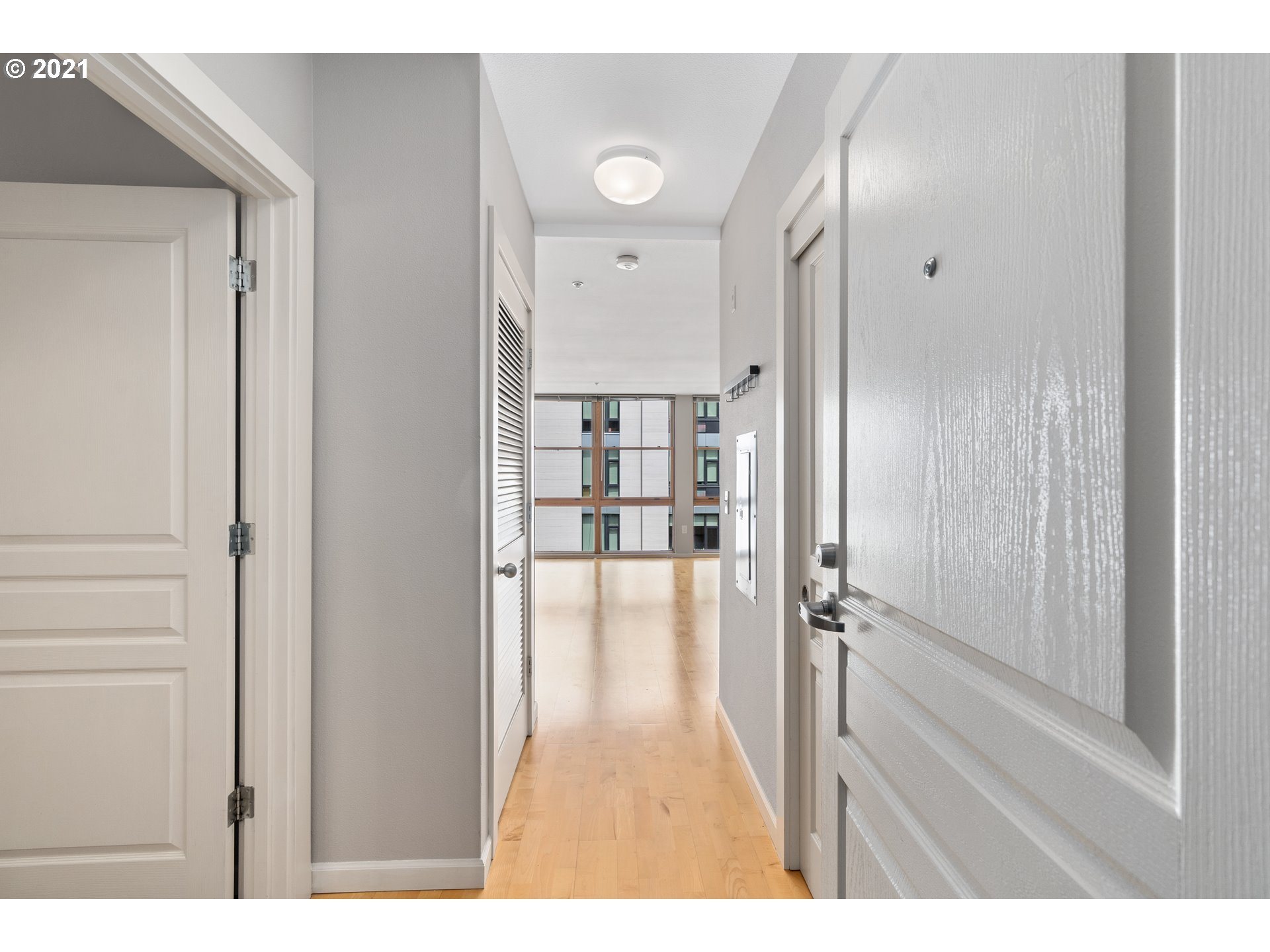 Photo #5: 21585995 Listing 
