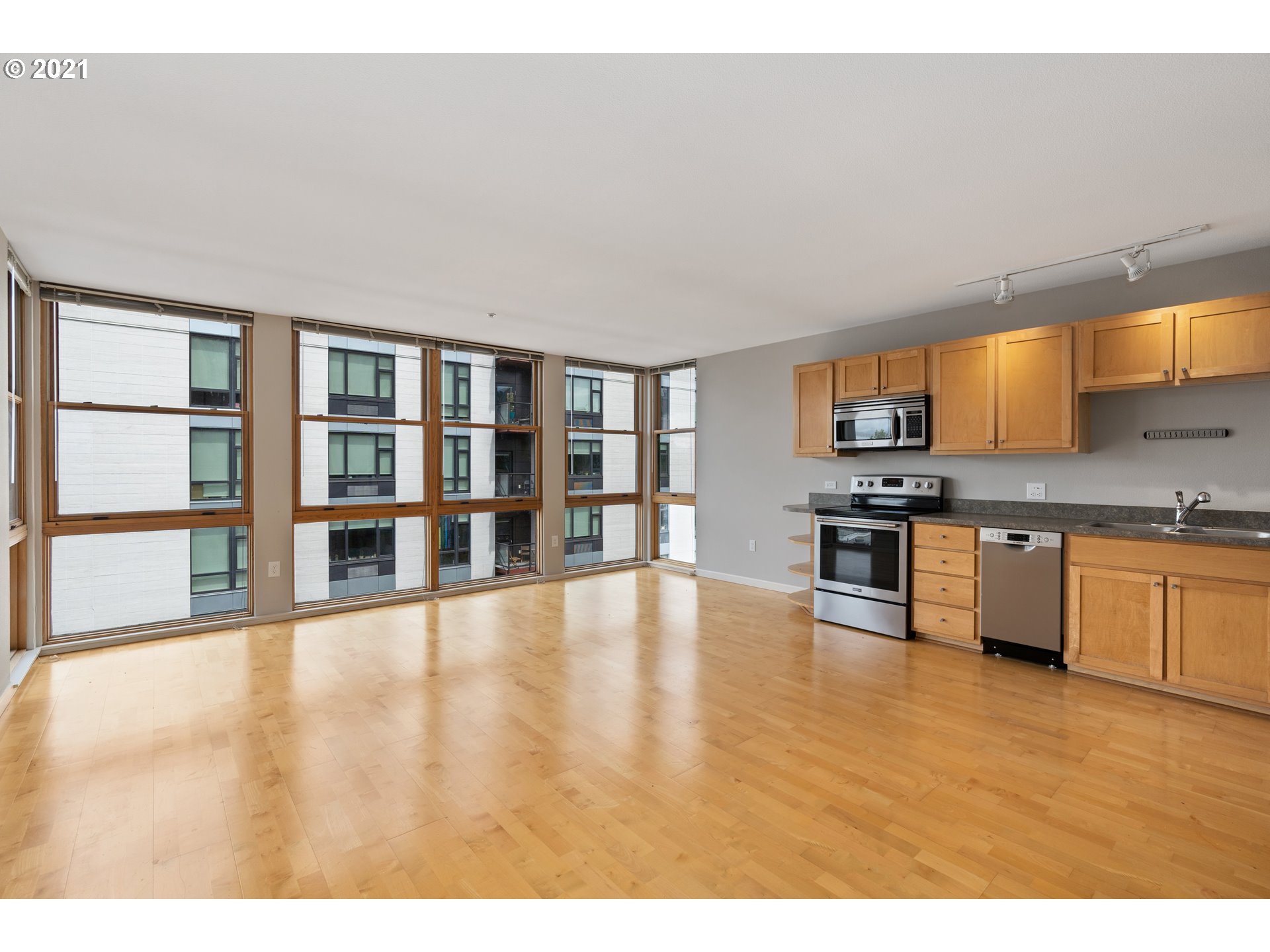 Photo #6: 21585995 Listing 