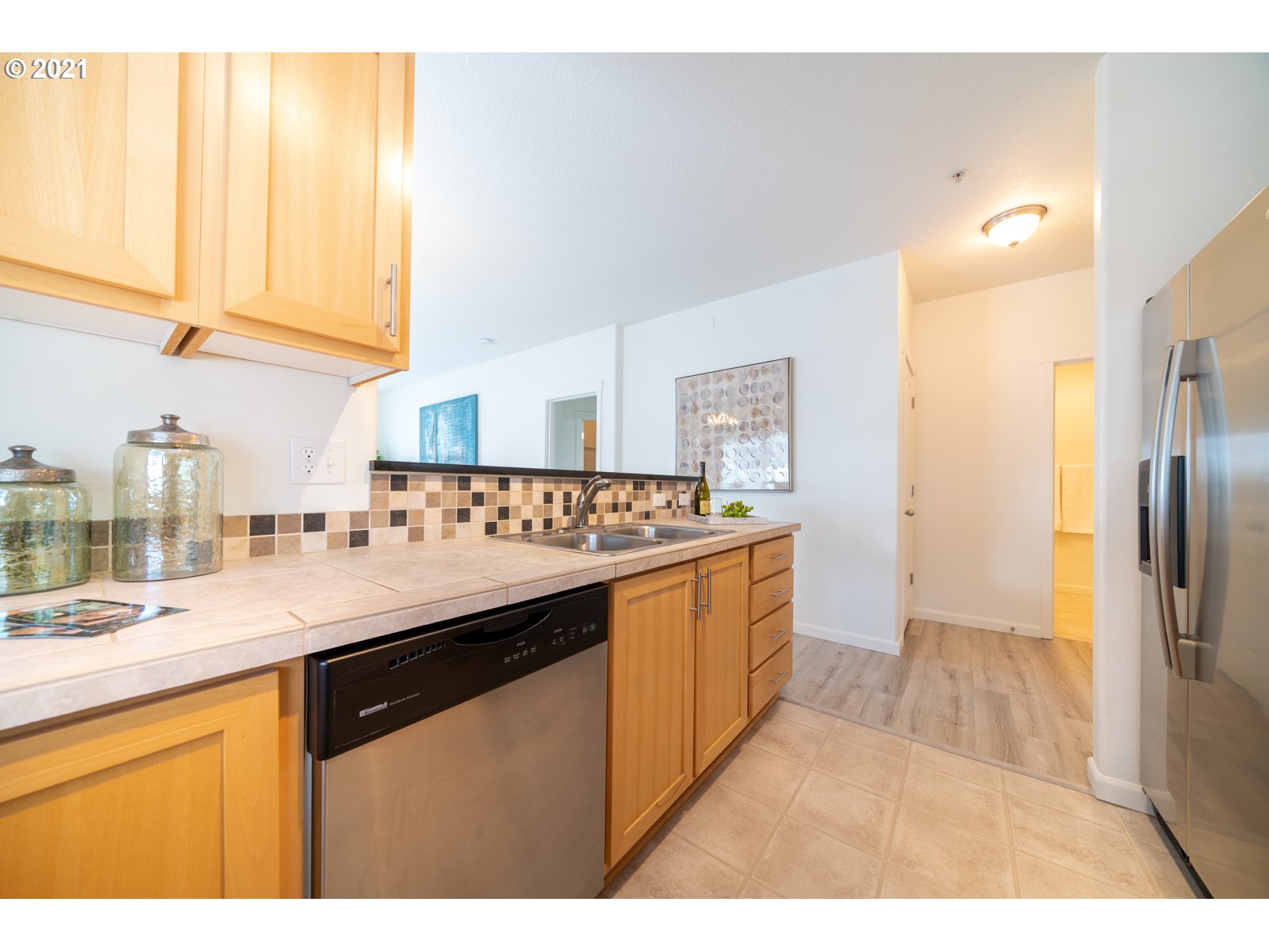 Photo #3: 21589576 Listing 