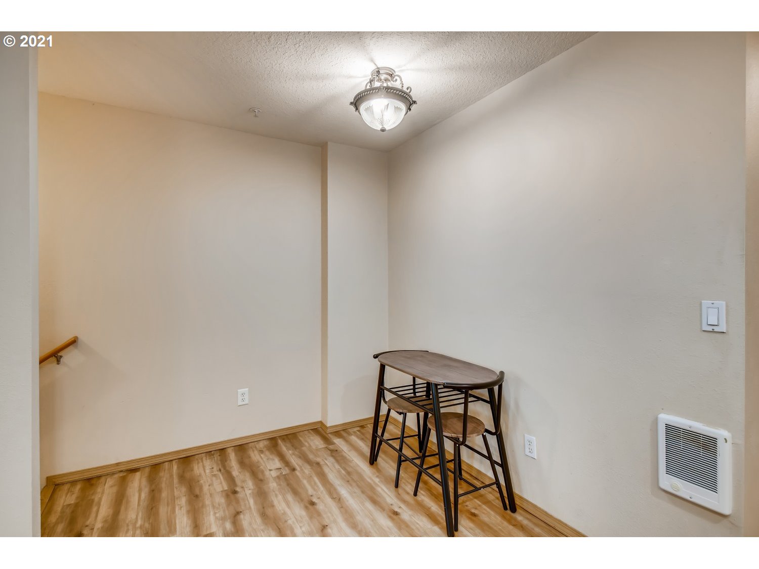 Photo #6: 21590015 Listing 