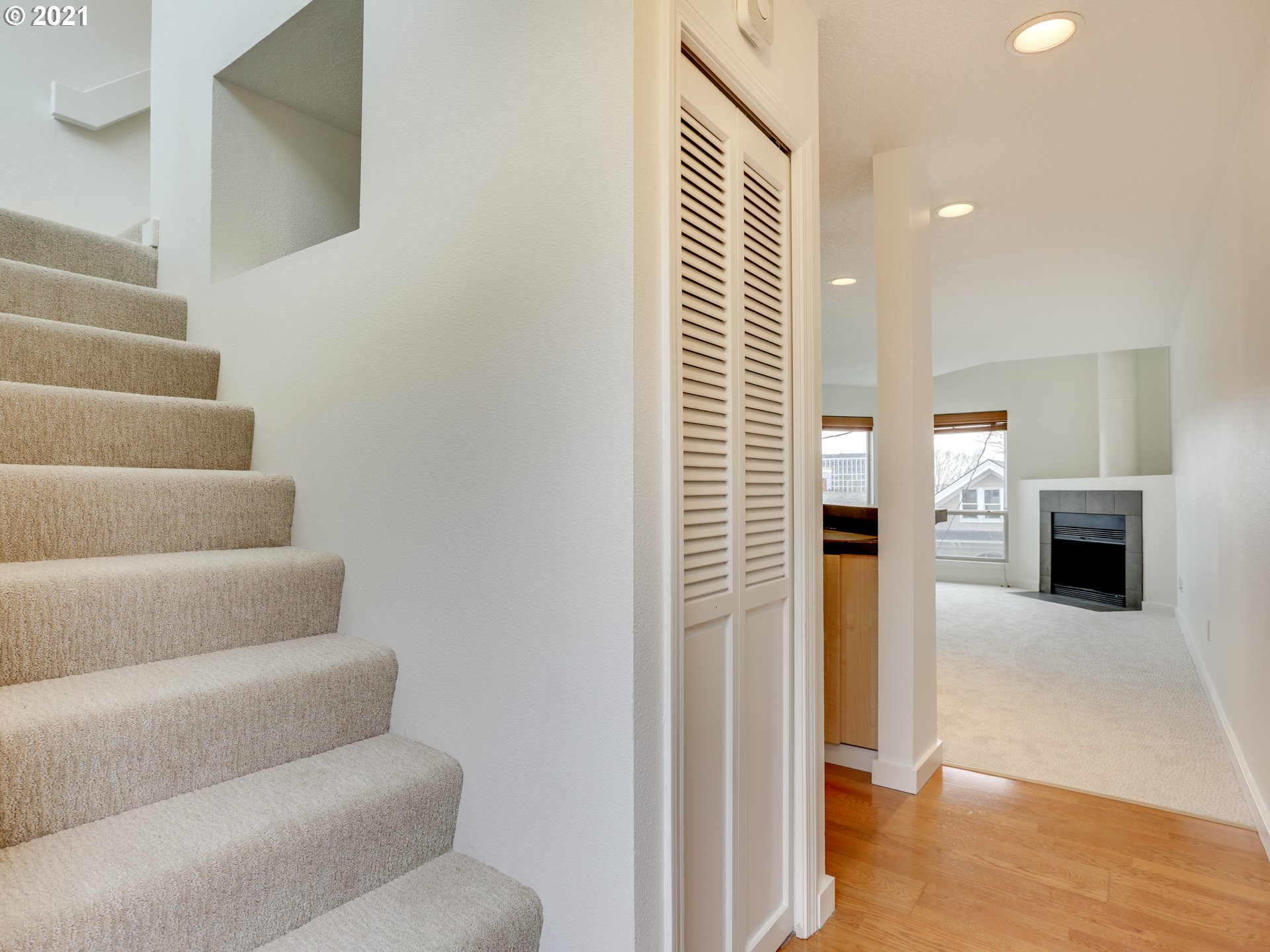 Photo #4: 21590733 Listing 