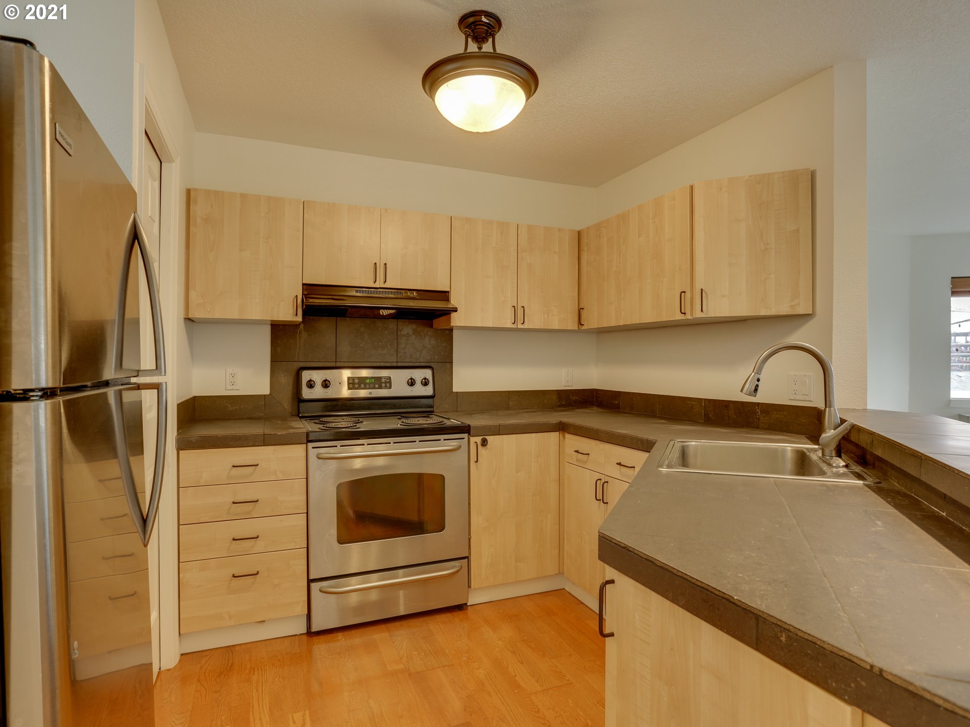 Photo #5: 21590733 Listing 