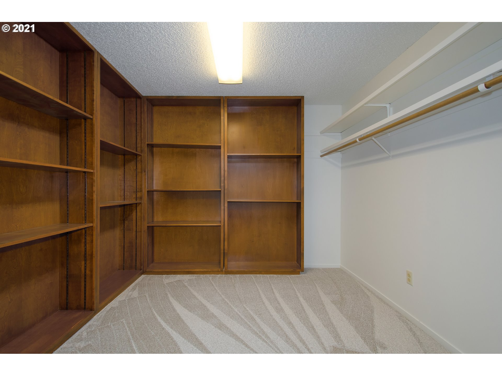 Photo #6: 21599063 Listing 