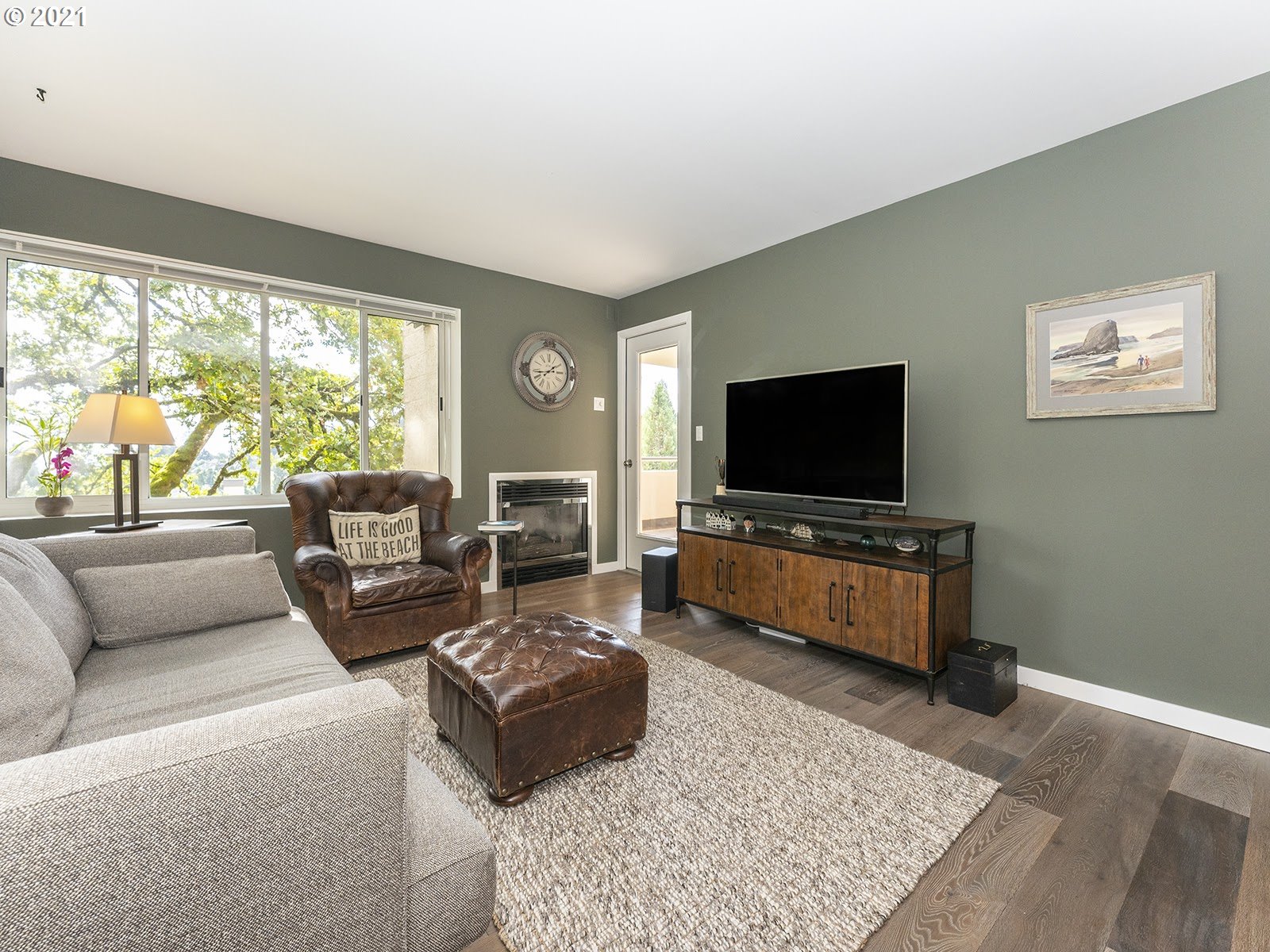 Photo #5: 21600112 Listing 