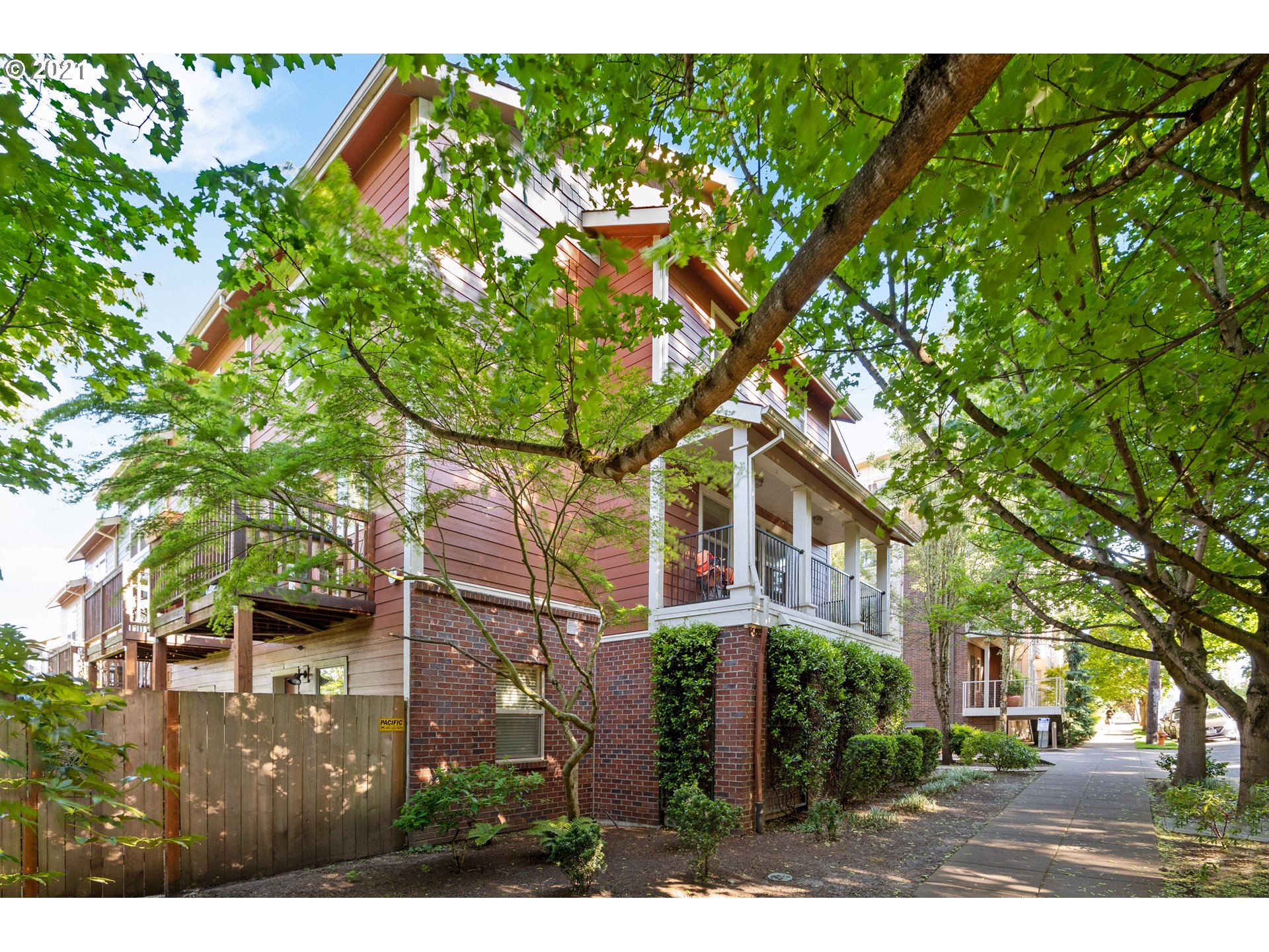 Photo #2: 21600919 Listing 