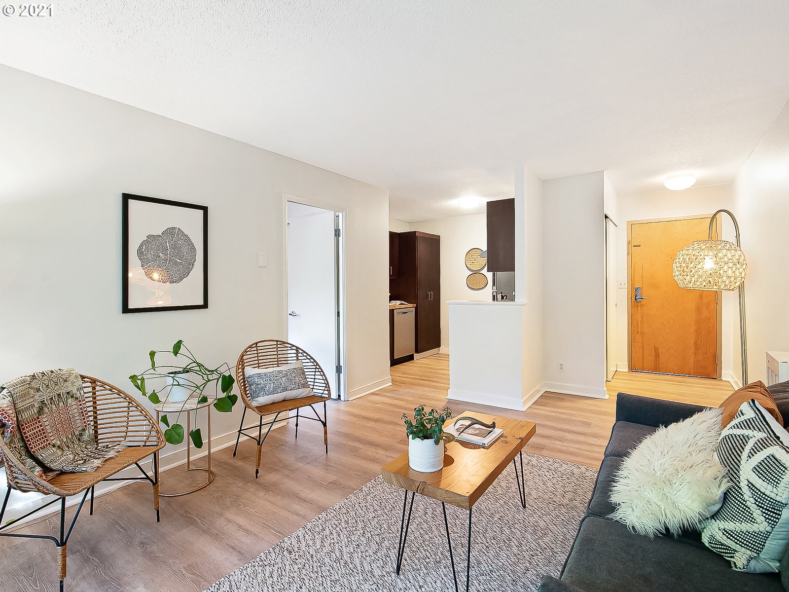 Photo #3: 21601388 Listing 