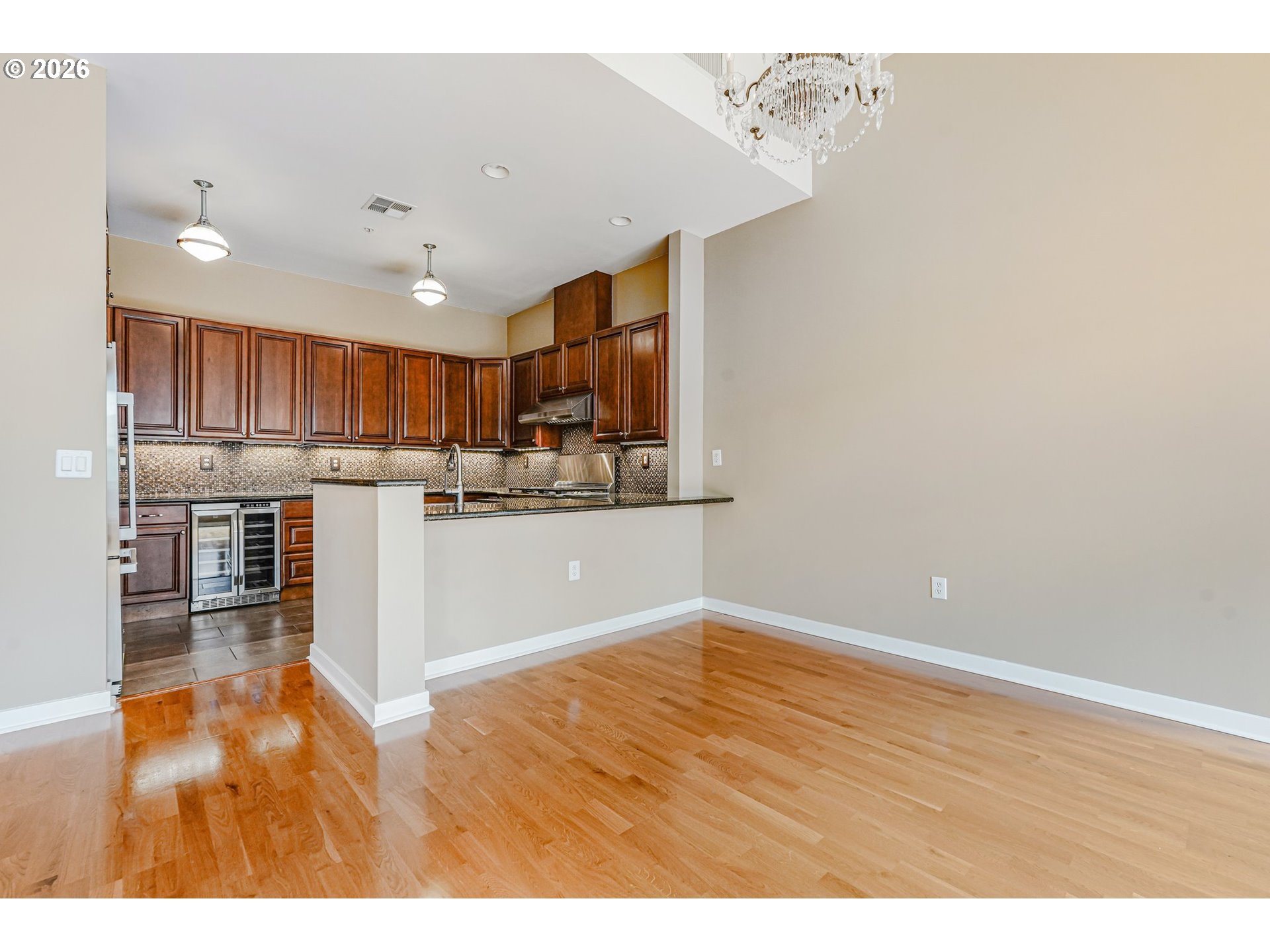 Photo #8: 216048285 Listing: Photo #8