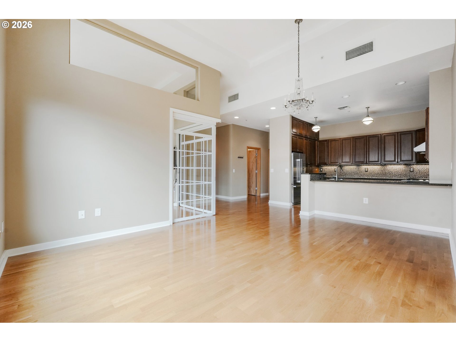 Photo #6: 216048285 Listing: Photo #6