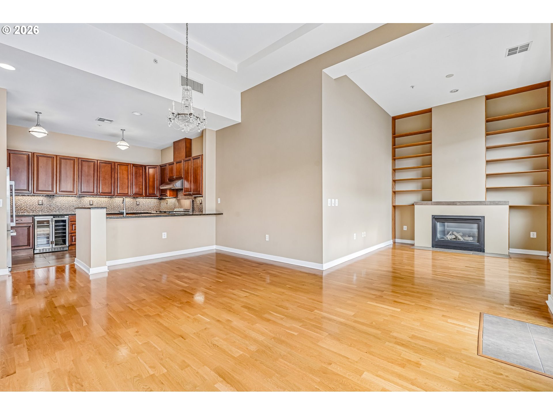 Photo #10: 216048285 Listing: Photo #10