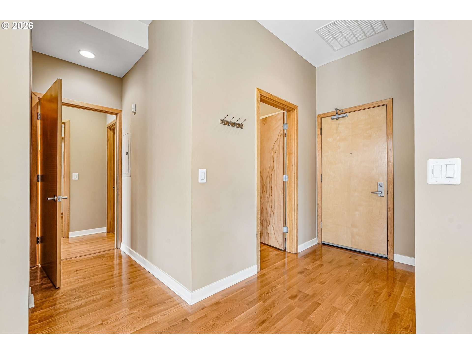 Photo #3: 216048285 Listing: Photo #3