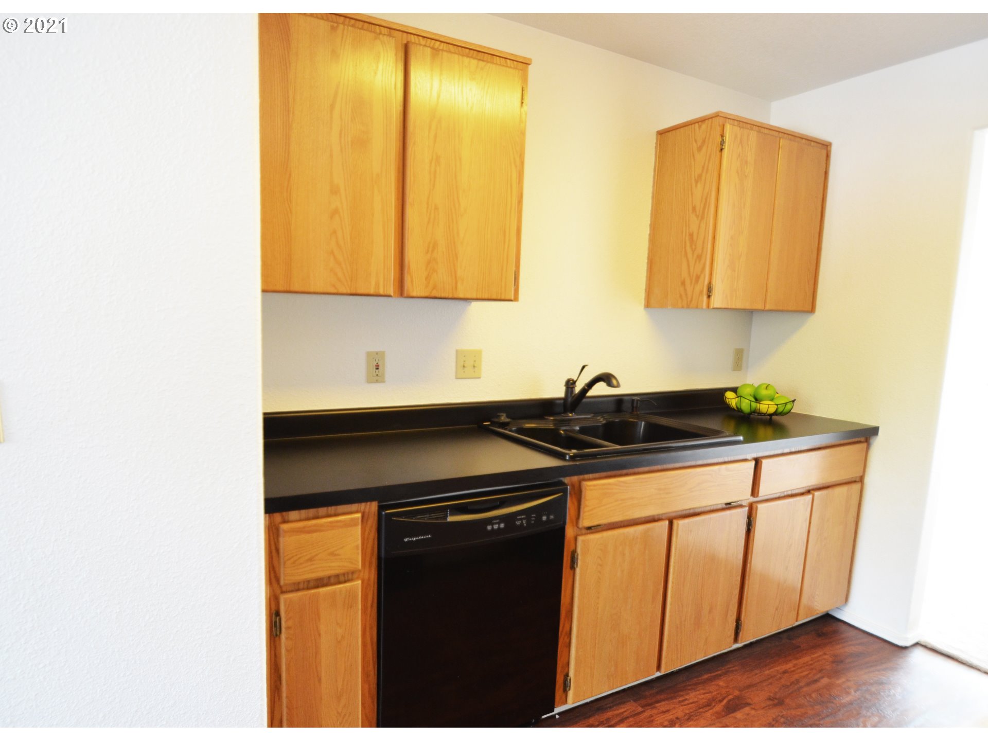 Photo #4: 21608744 Listing 