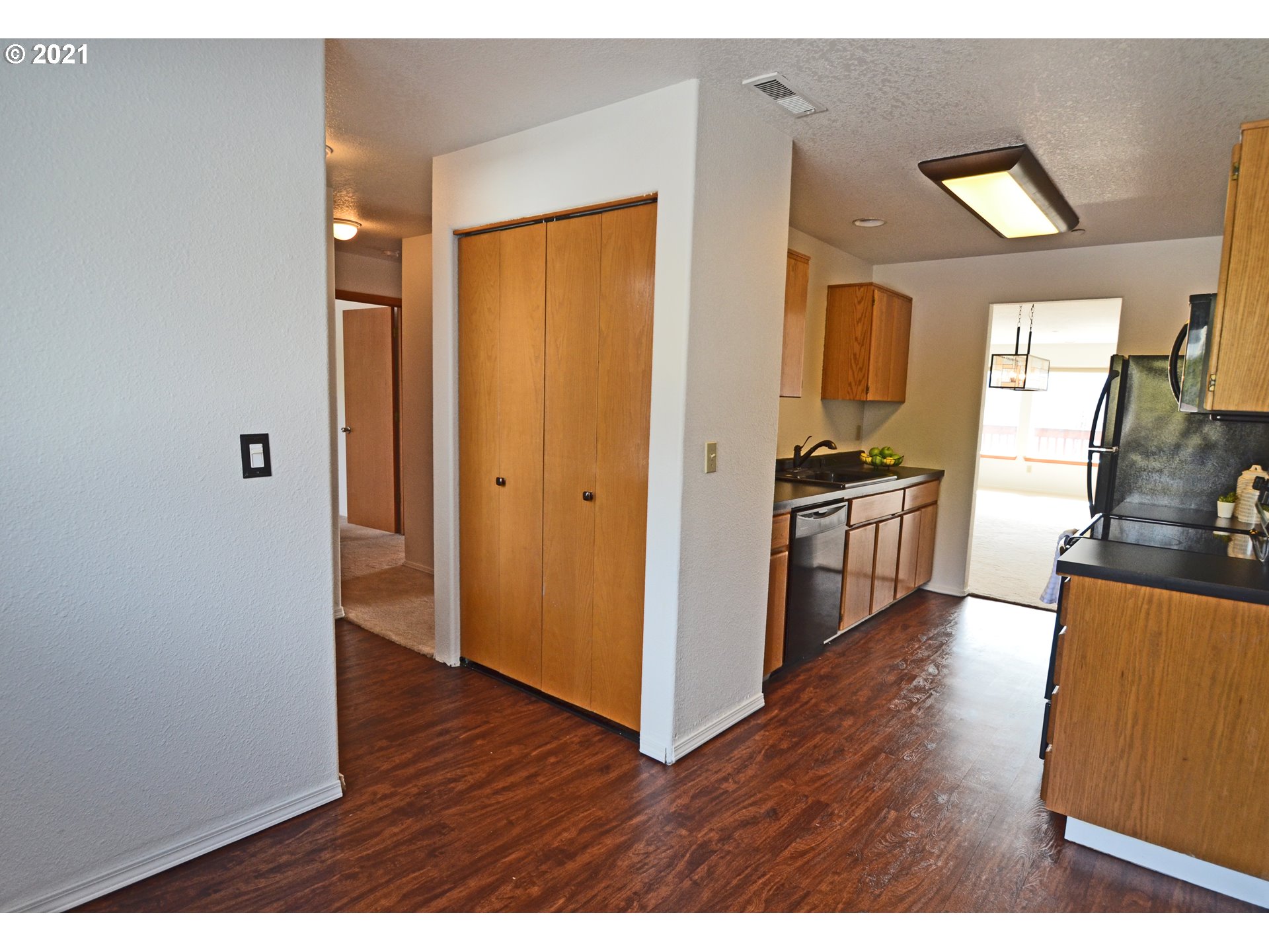 Photo #5: 21608744 Listing 