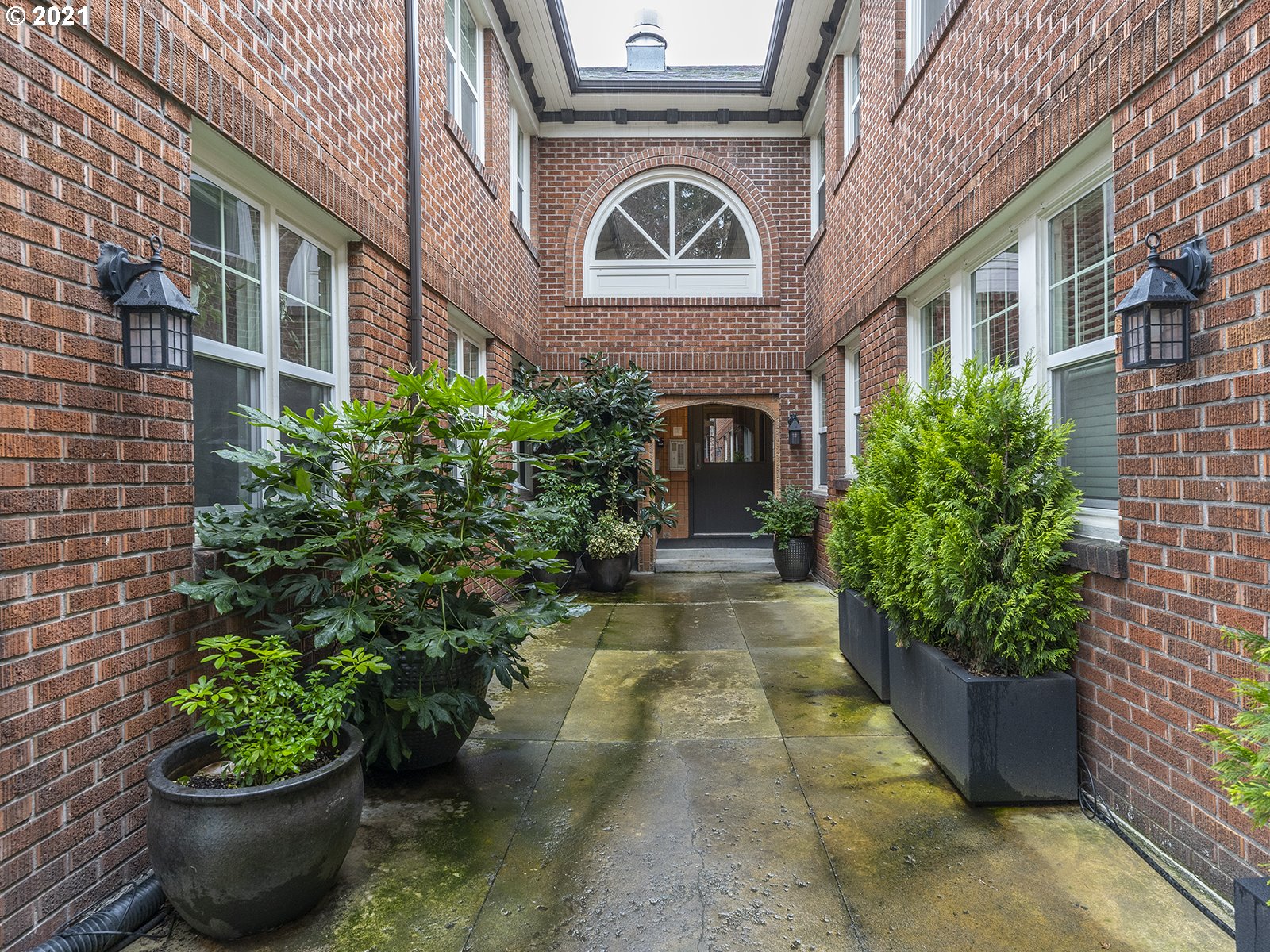Photo #2: 21609596 Listing 