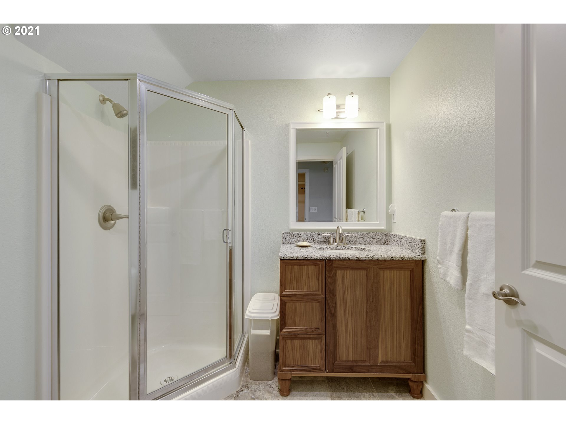 Photo #4: 21616033 Listing 