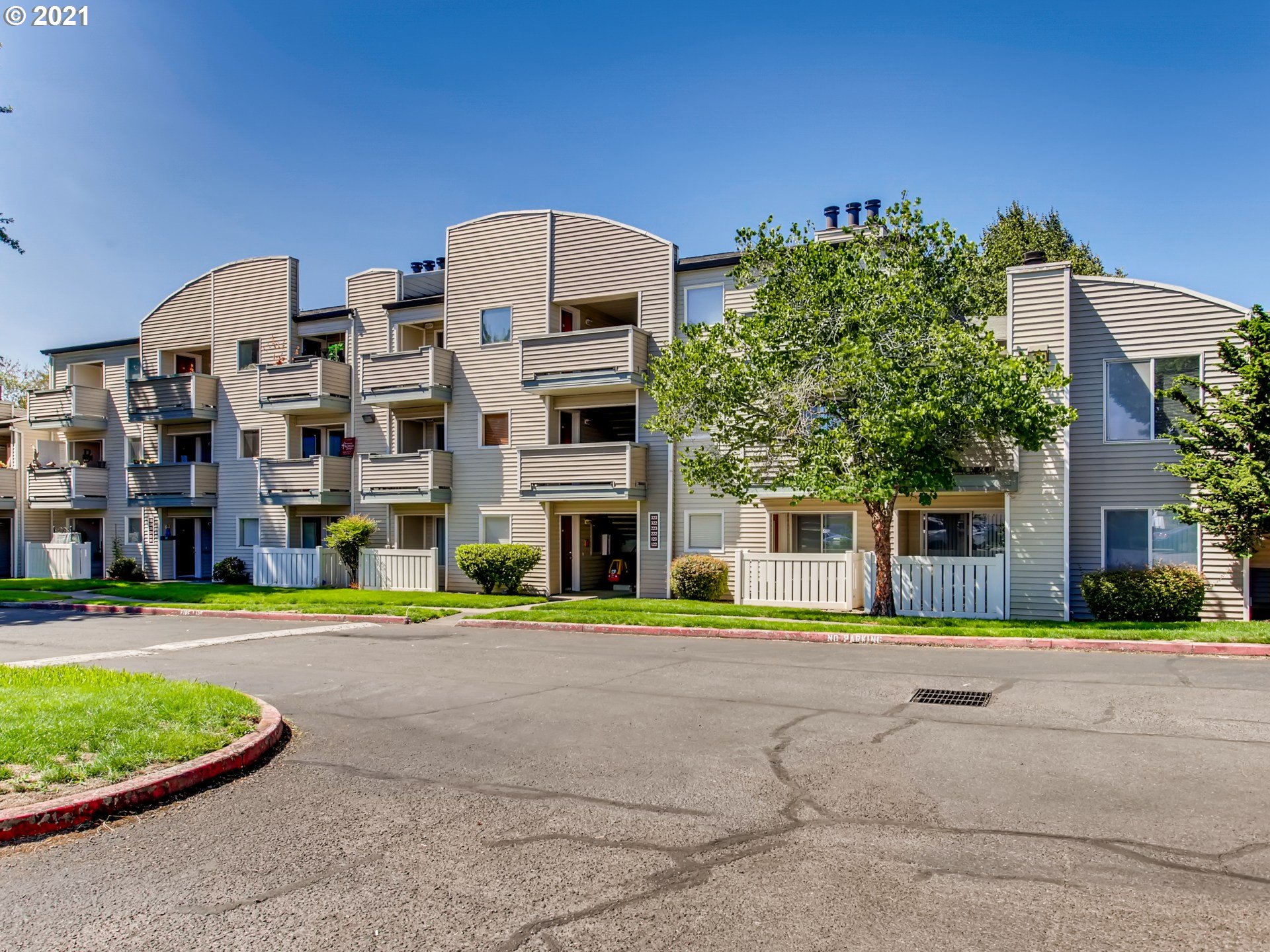 Photo #2: 21617778 Listing 