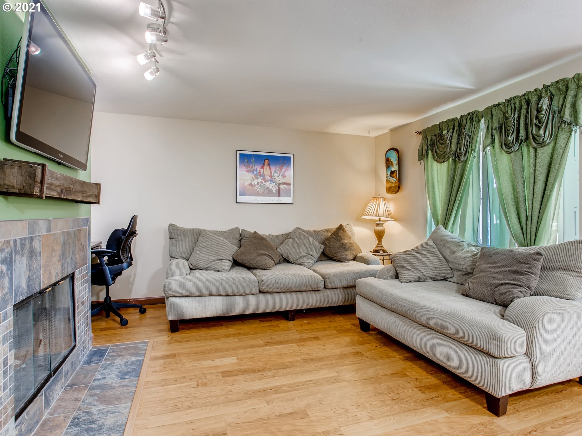 Photo #4: 21617778 Listing 