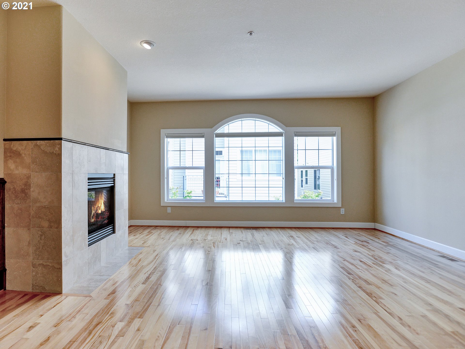Photo #5: 21621292 Listing 