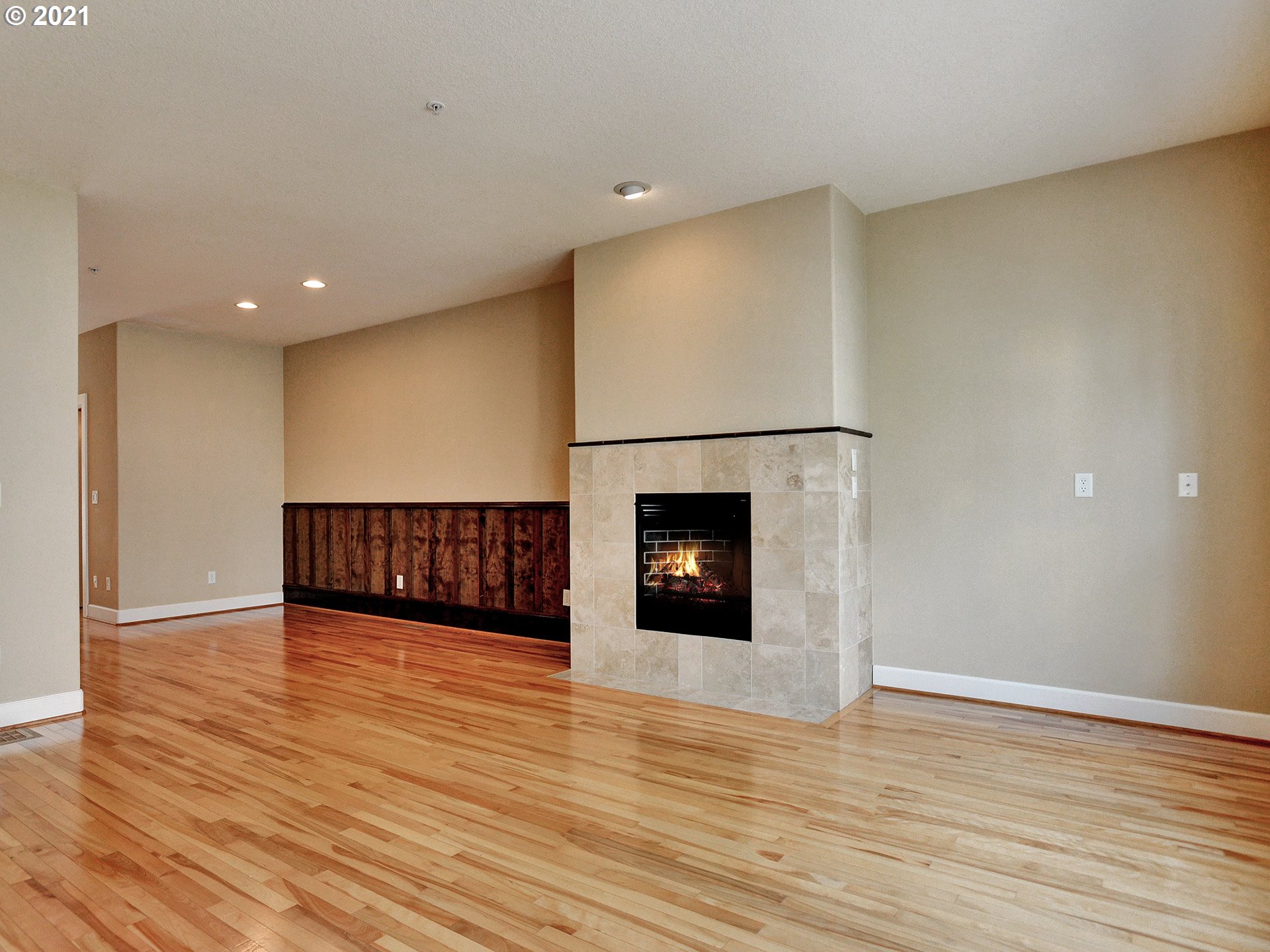 Photo #3: 21621292 Listing 