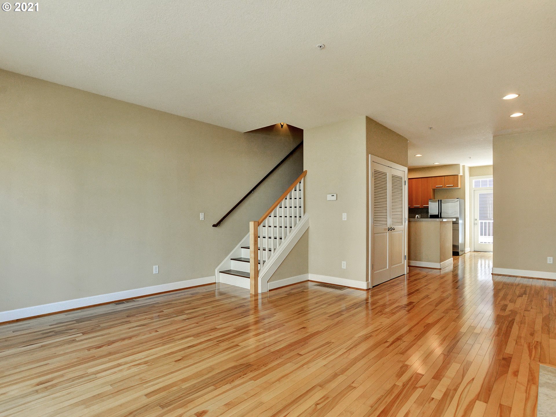 Photo #4: 21621292 Listing 
