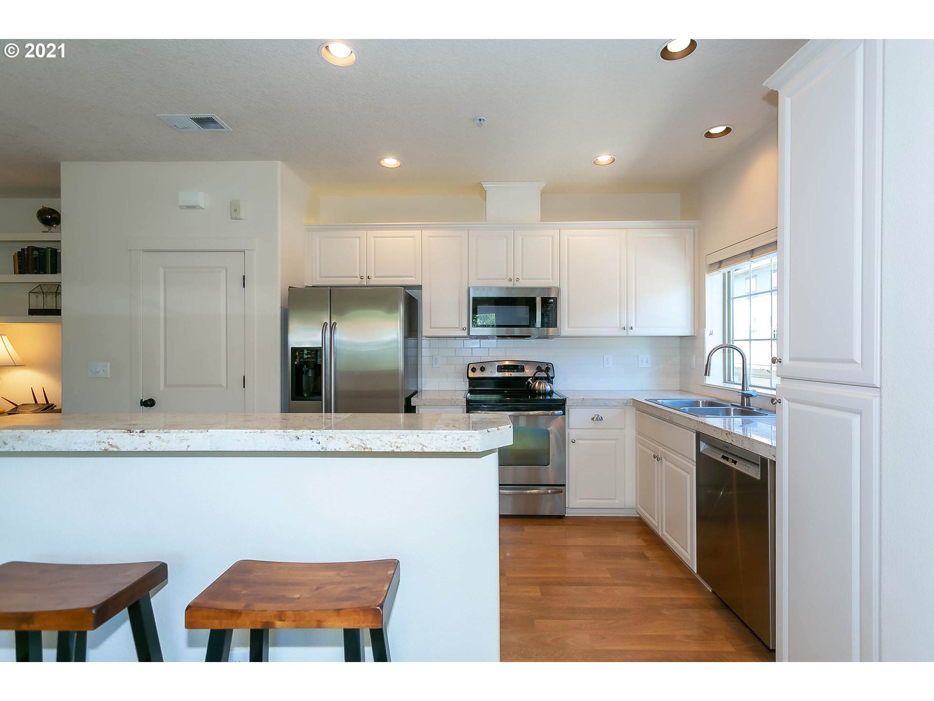 Photo #6: 21622317 Listing 