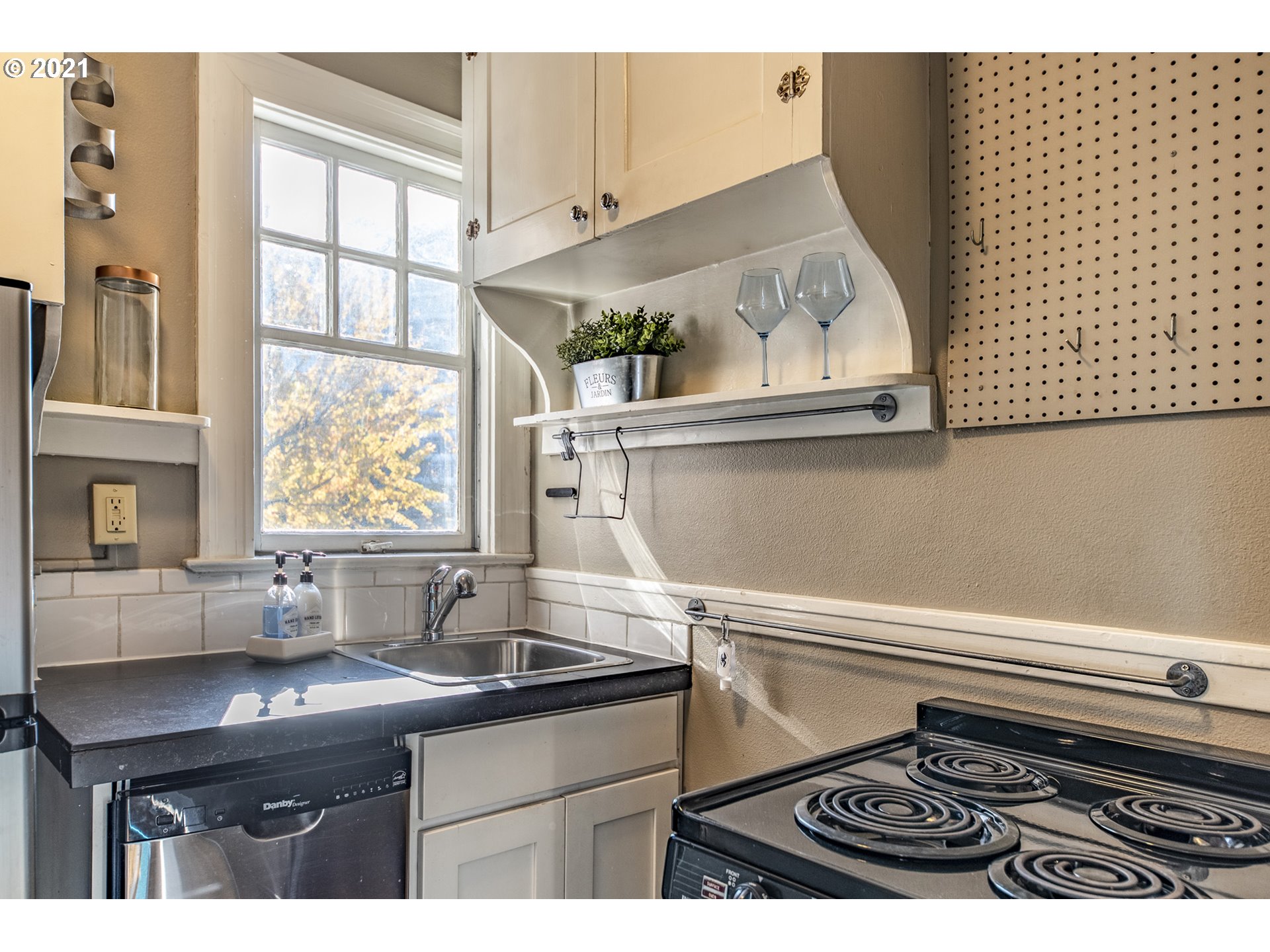 Photo #5: 21624752 Listing 