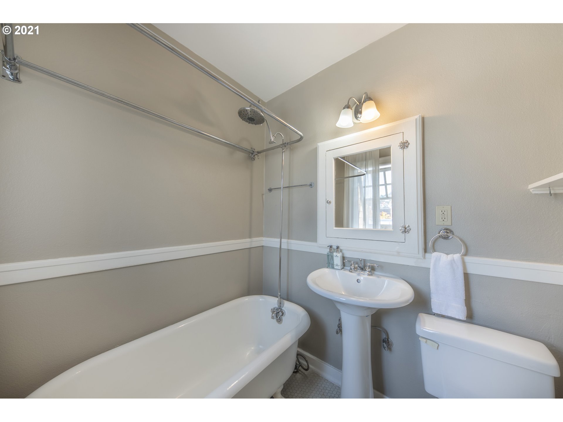 Photo #4: 21624752 Listing 