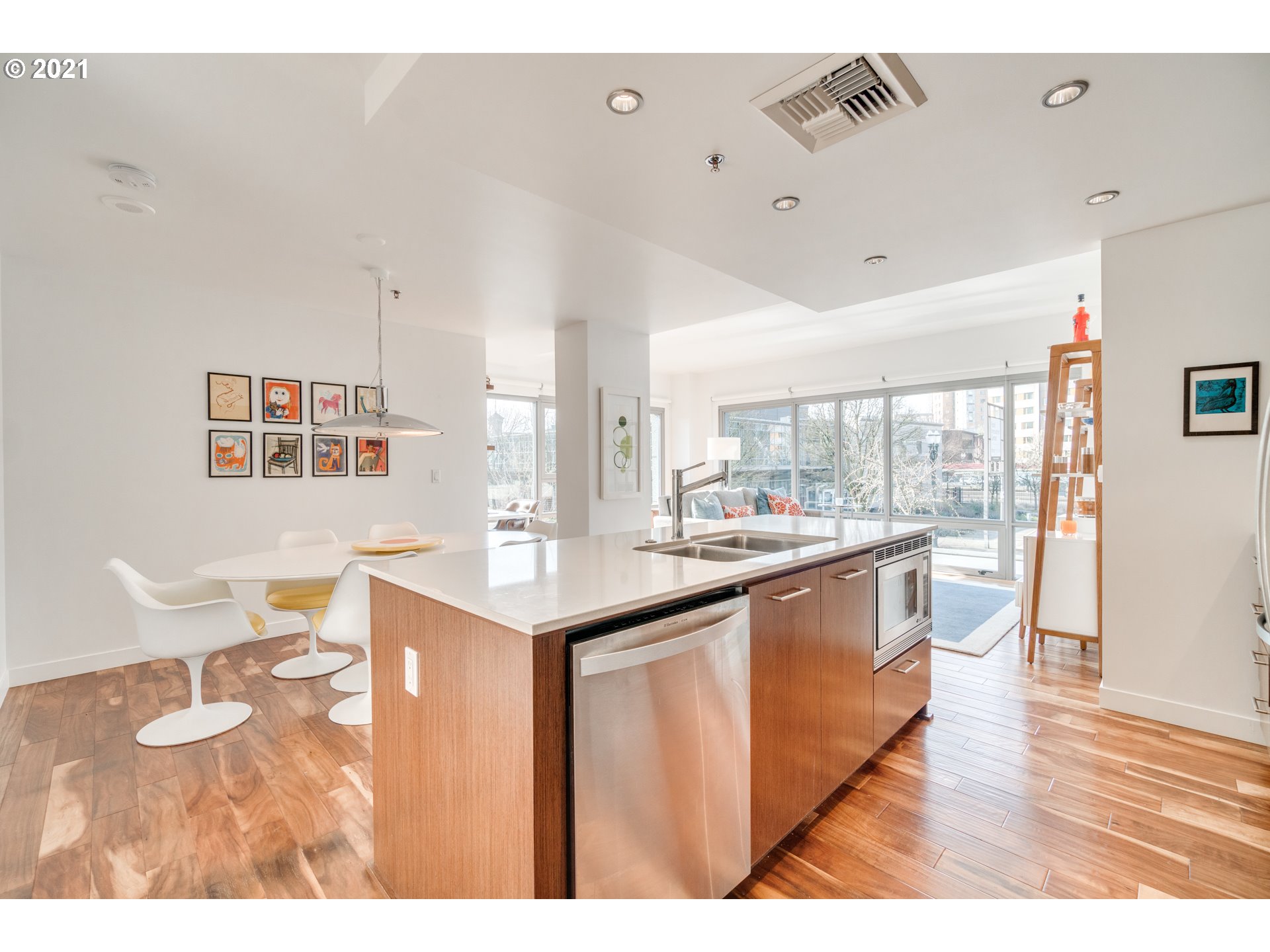 Photo #5: 21627830 Listing 
