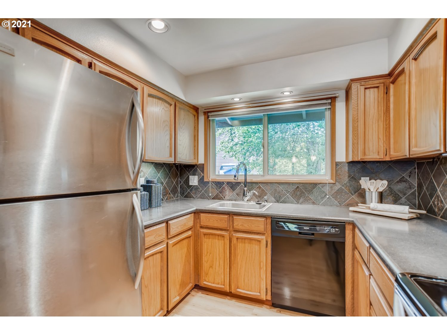 Photo #5: 21630524 Listing 