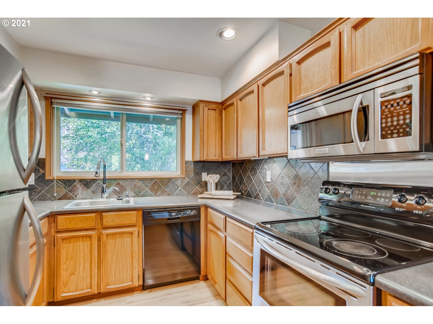 Photo #6: 21630524 Listing 