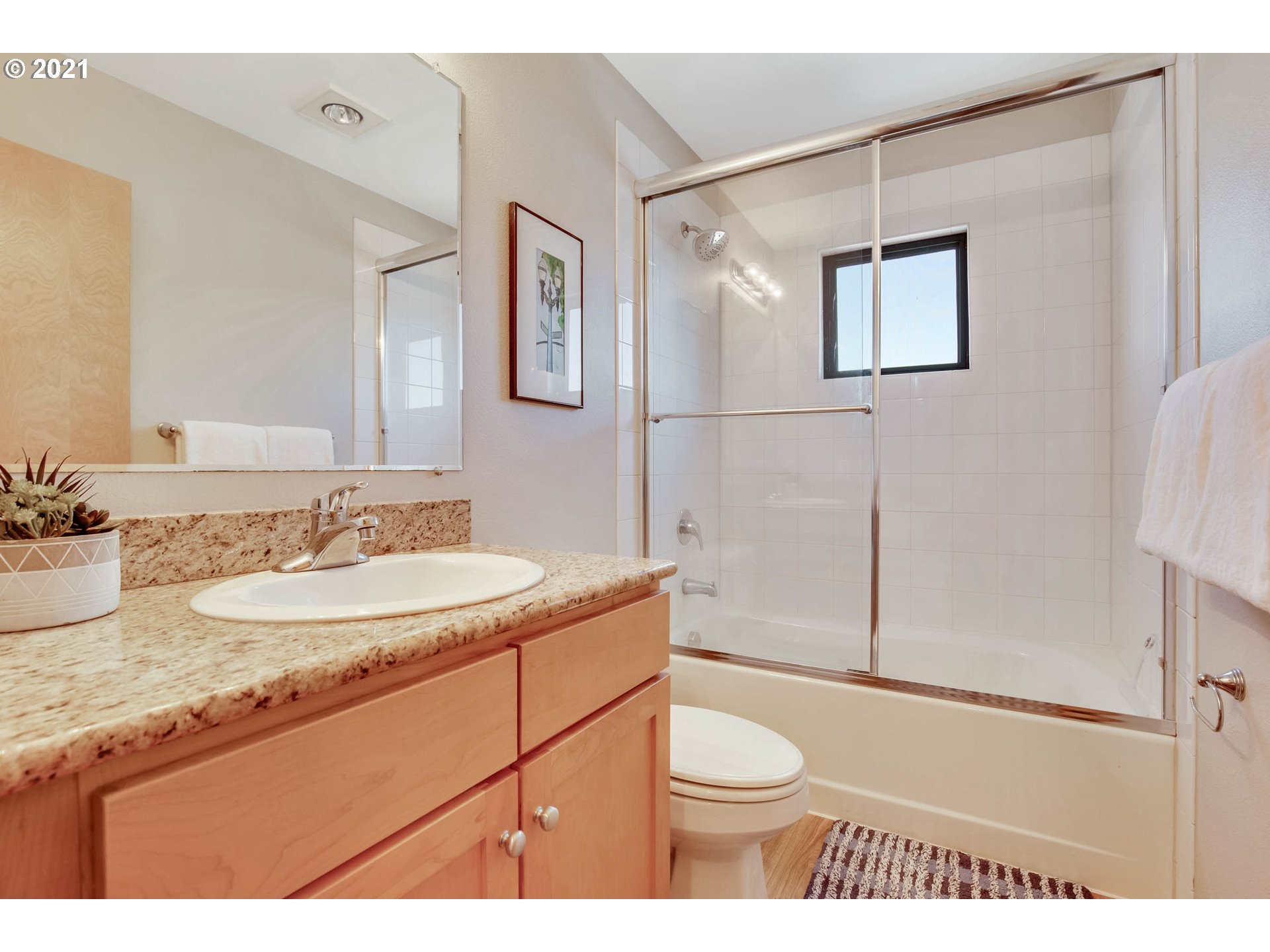 Photo #5: 21632010 Listing 