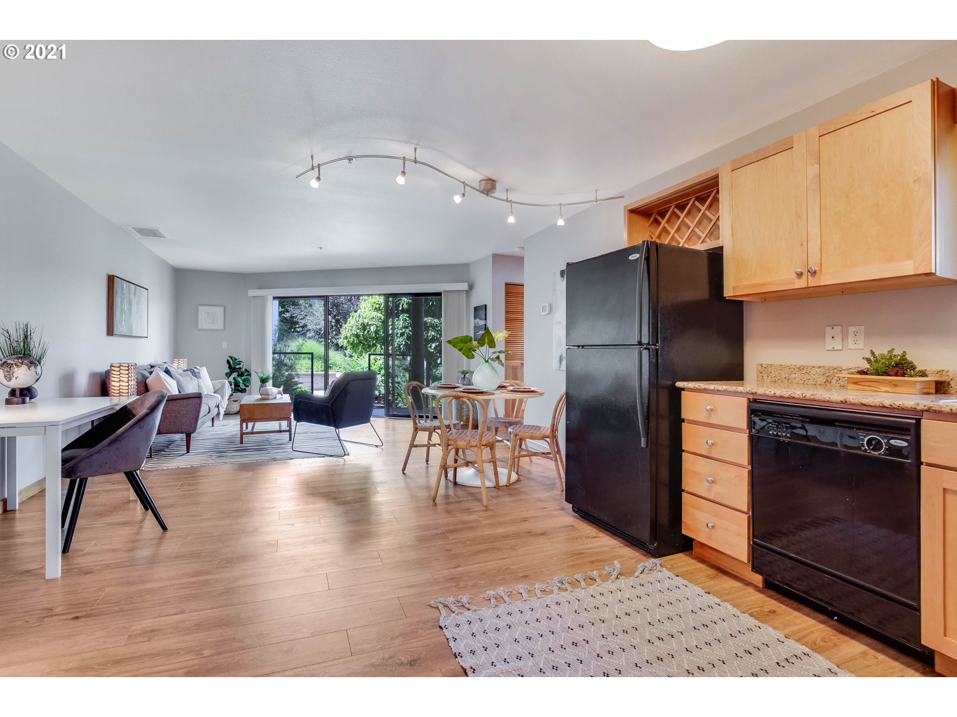 Photo #4: 21632010 Listing 