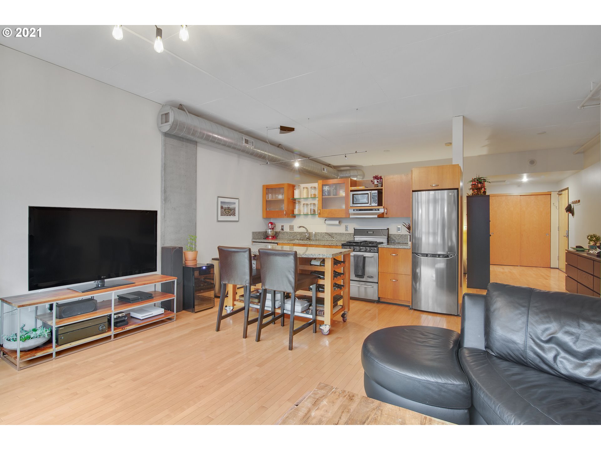 Photo #5: 21634300 Listing 