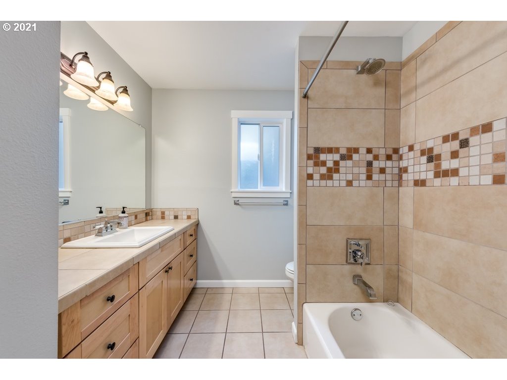 Photo #5: 21635722 Listing 